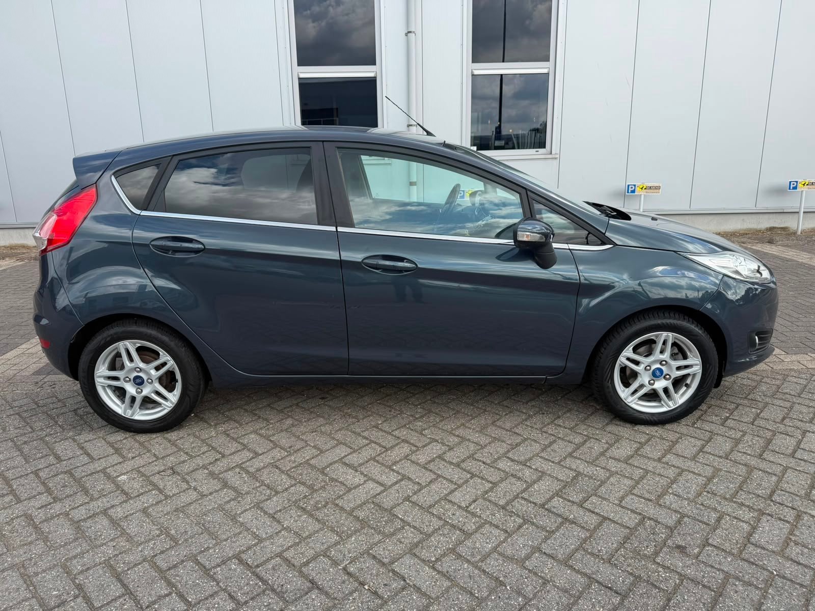 Ford Fiesta 1.0 EcoBoost Titanium Airco navigatie APK, Voorwielaandrijving, Euro 5, 101 pk, 23 km/l