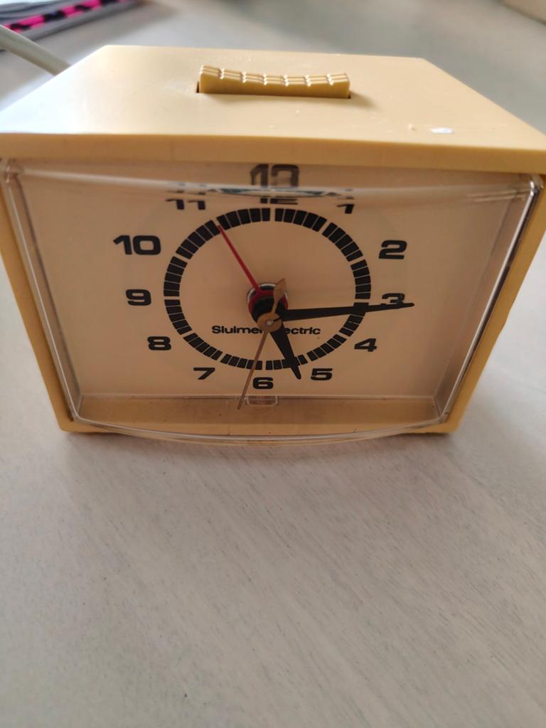 Vintage Slumelectric Wekker - Crèmekleurig, Antiek en Kunst, Antiek | Klokken, Ophalen of Verzenden