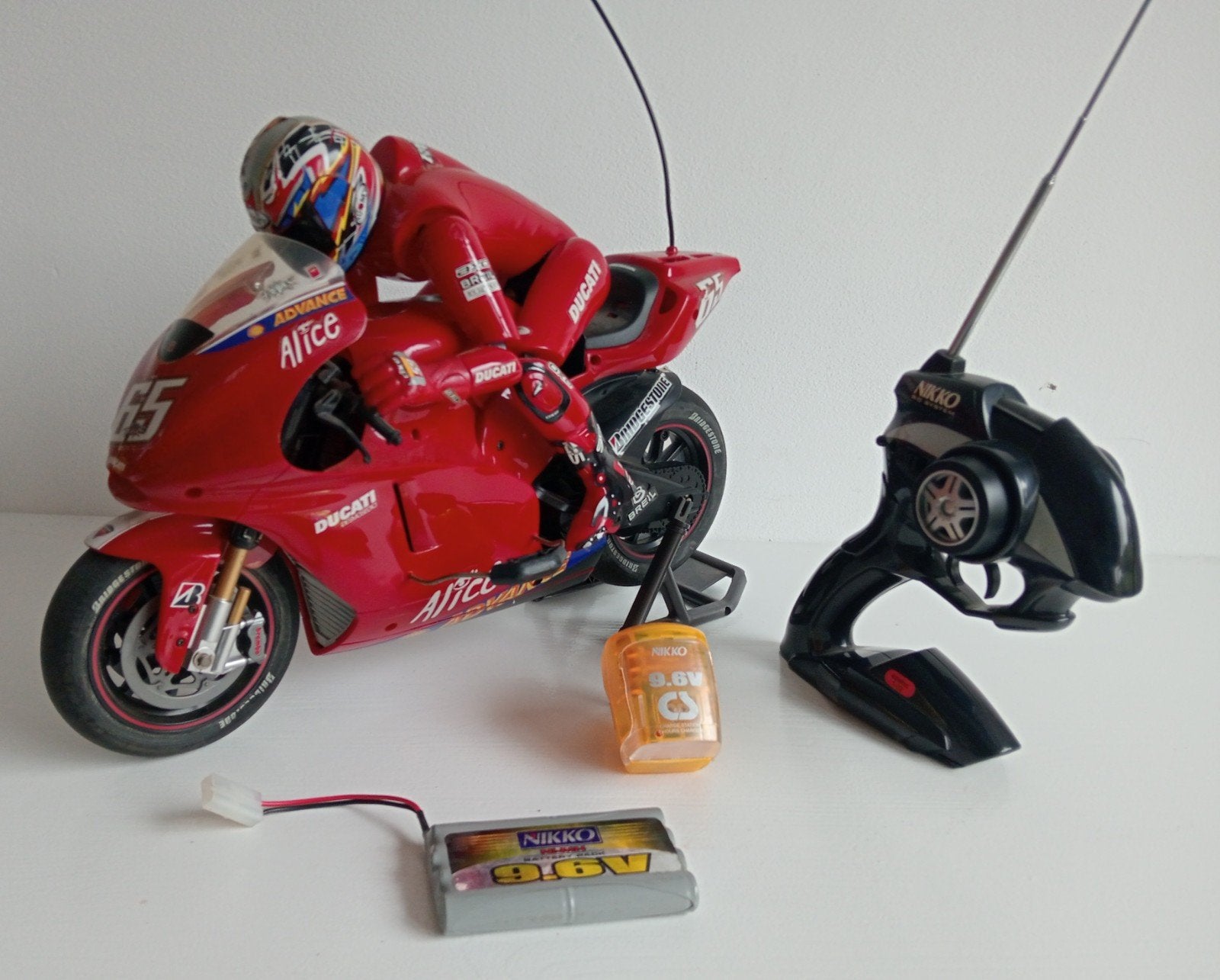 RC Nikko Ducati racemotor 1:5 scale, Ophalen of Verzenden, Gebruikt, Overige schalen, Onderdeel