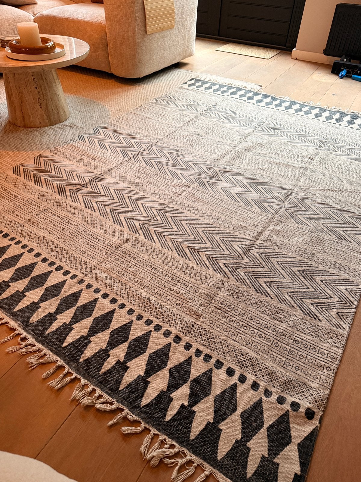 House Doctor vloerkleed 160 x 240 cm – zwart/beige, Huis en Inrichting, Ophalen, Beige, 150 tot 200 cm, 200 cm of meer