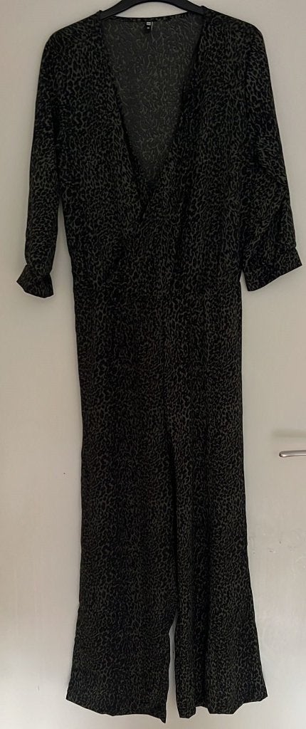 HEMA jumpsuit panterprint maat M, Kleding | Dames, Jumpsuits, Maat 38/40 (M), Verzenden, Zo goed als nieuw, Hema