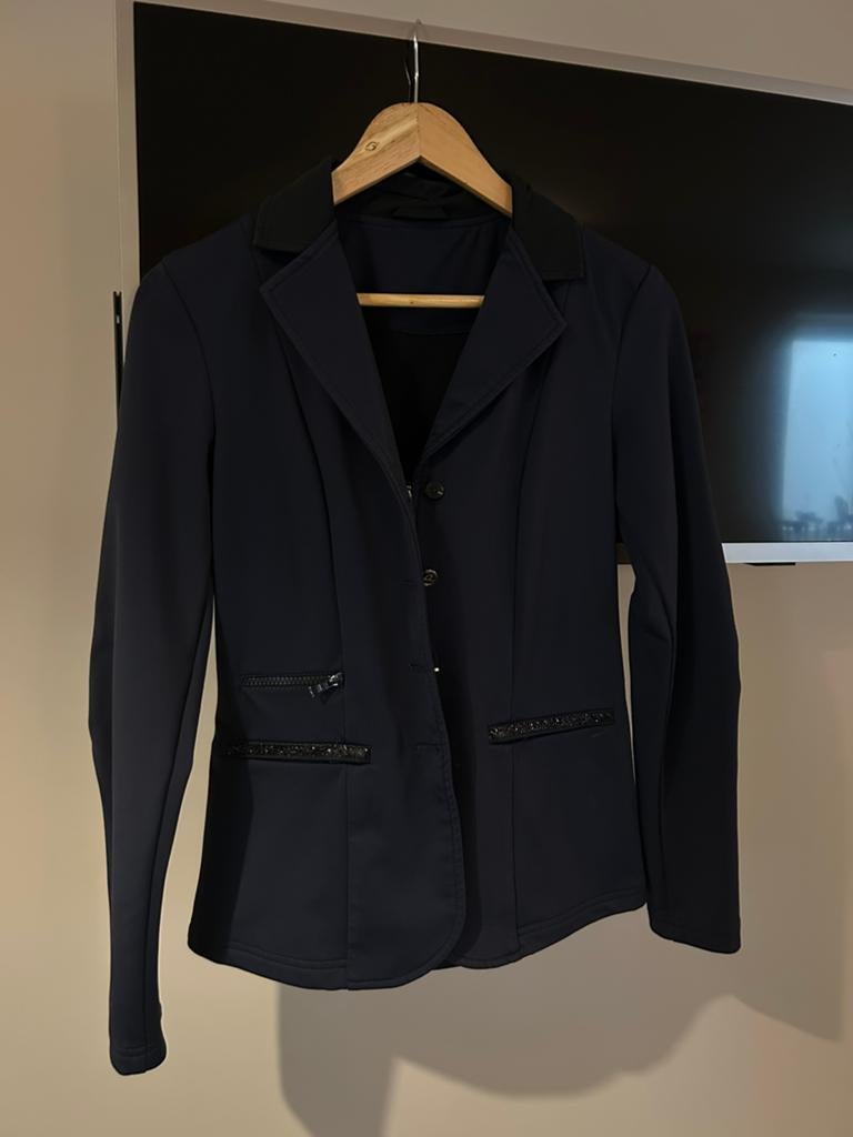QHP donkerblauw wedstrijdjasje, Kleding | Dames, Jasjes, Kostuums en Pakken, Ophalen of Verzenden, Zo goed als nieuw, Maat 38/40 (M)