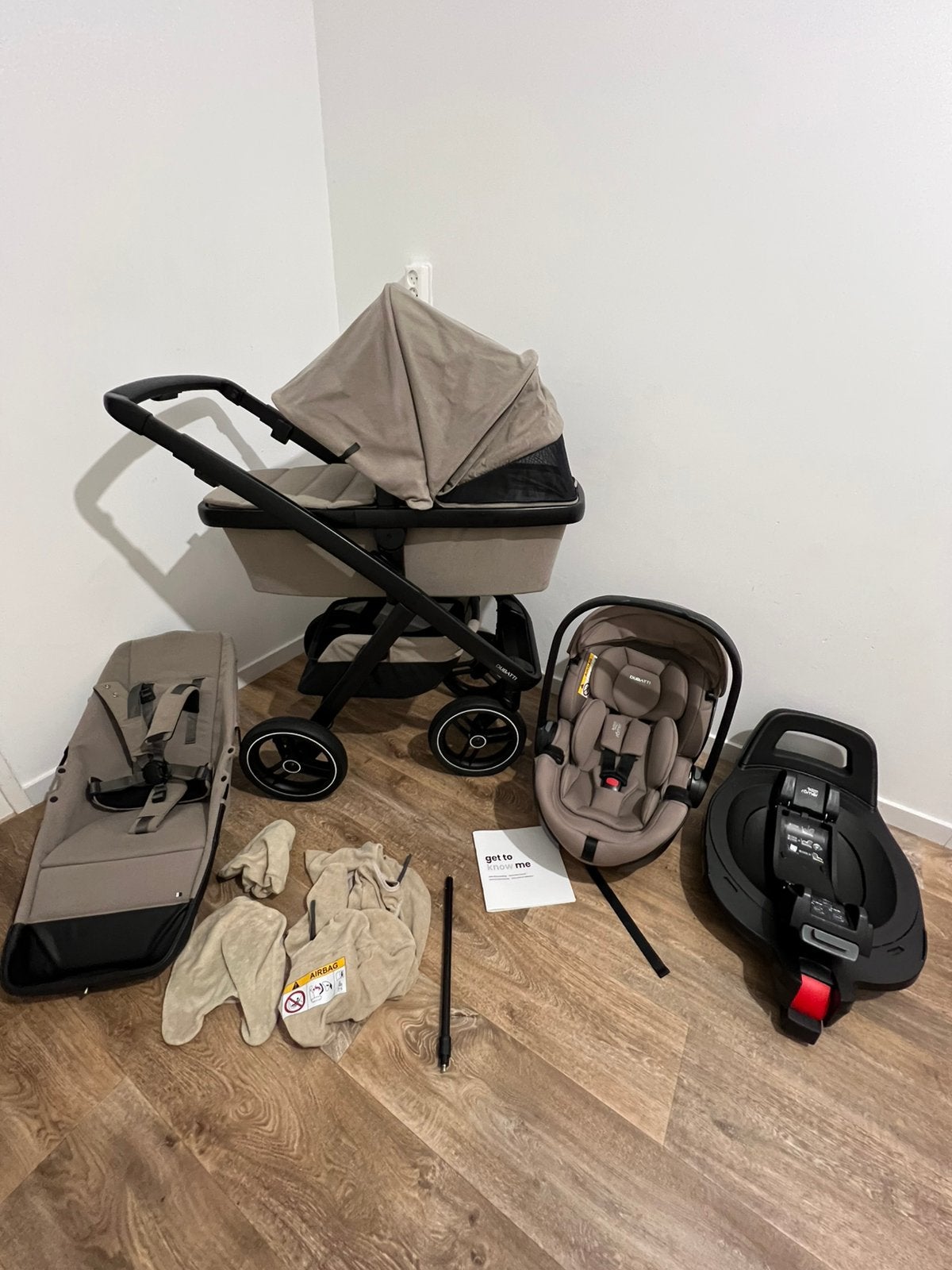 Dubatti two kinderwagen taupe met autostoel + base draaibare, Ophalen, Zo goed als nieuw, Kinderwagen, Met autostoeltje