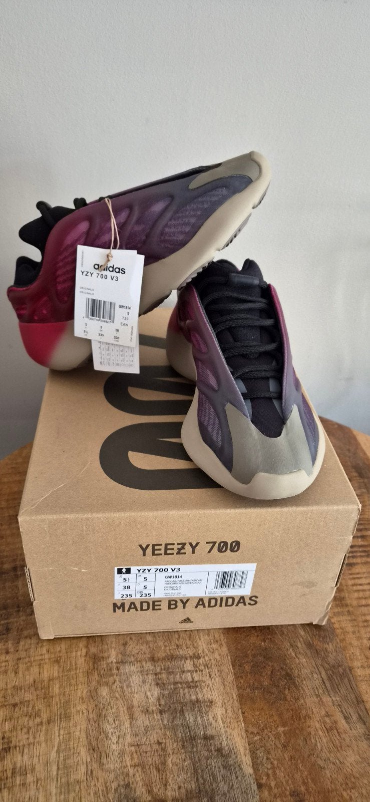 Yeezy 700 v3, Ophalen, Nieuw, Zwart