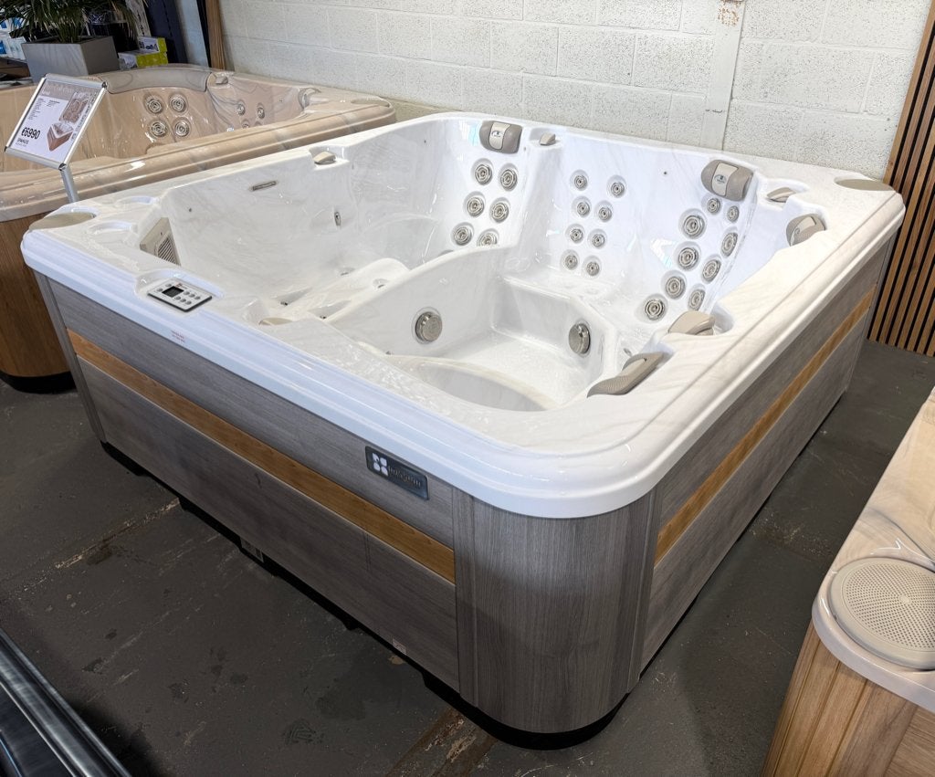 Nieuw - 6-persoons jacuzzi Passion Retreat met 2x ligplaats