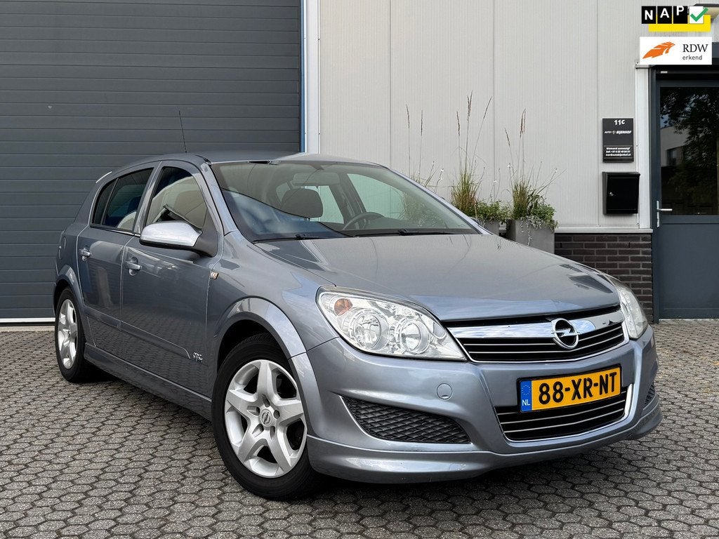 Opel Astra 1.6 Business OPC Line | Trekhaak | Cruise | Airco, Auto's, Voorwielaandrijving, Gebruikt, Zwart, 4 cilinders