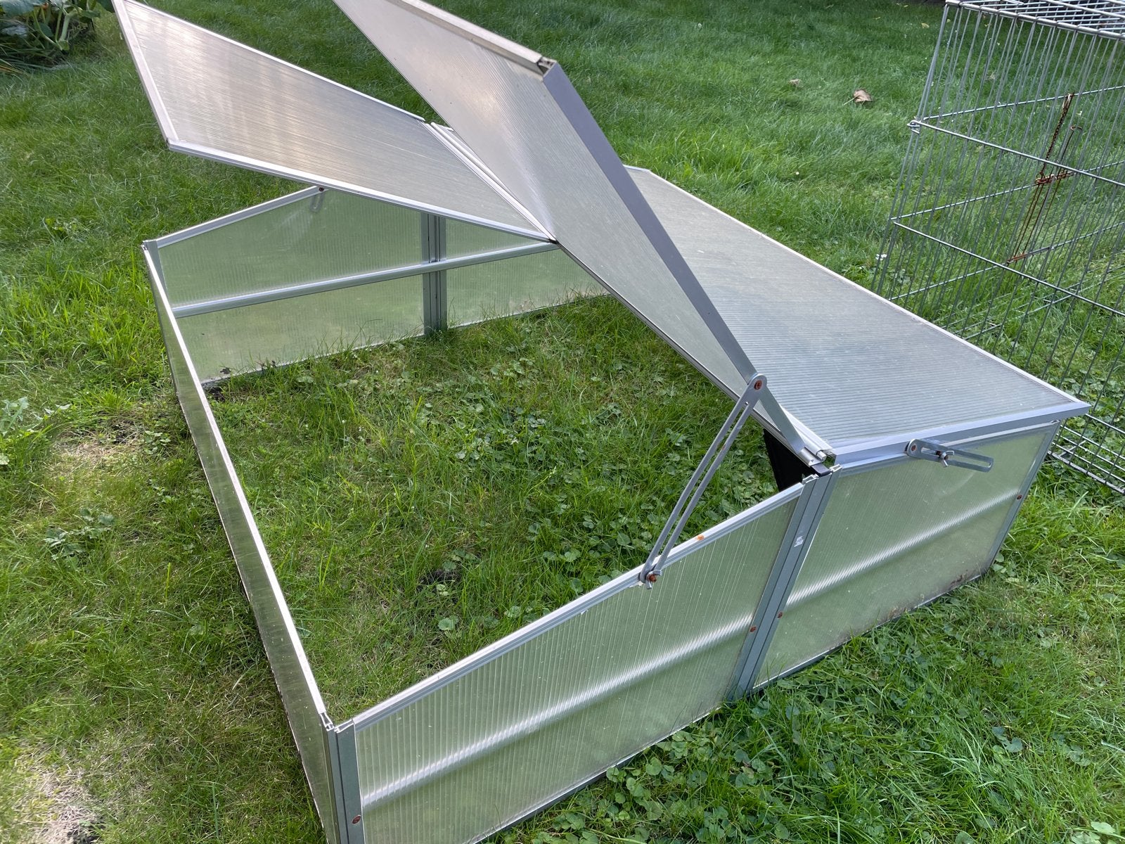 Kweekkasje met aluminium frame en polycarbonaat panelen, Ophalen, Kweekkas, Aluminium, Polycarbonaat