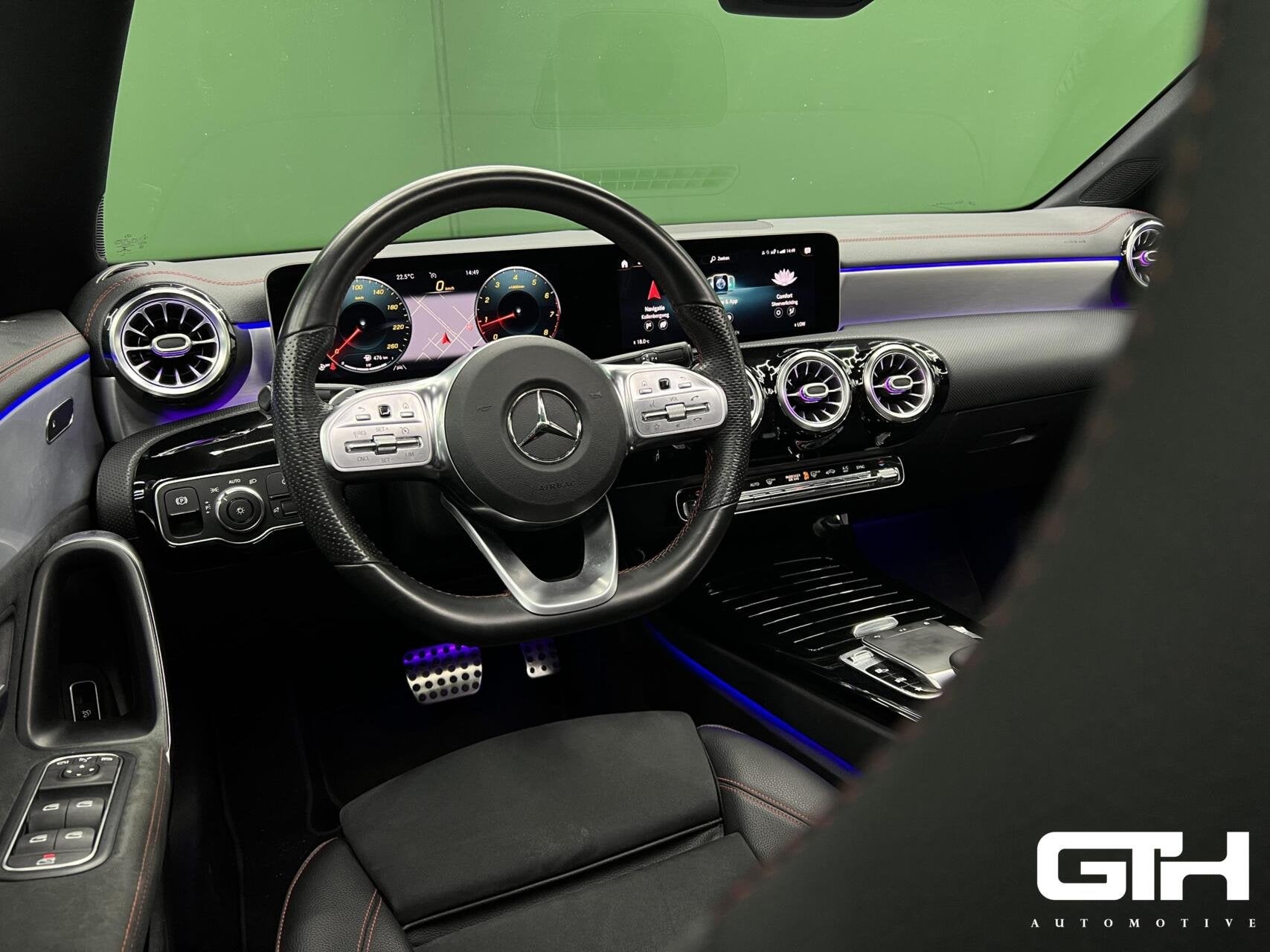 Mercedes CLA-klasse 180 AMG Camera | Keyless | Lane | Sfeer, Auto's, CLA, 136 pk, 4 cilinders, Zwart