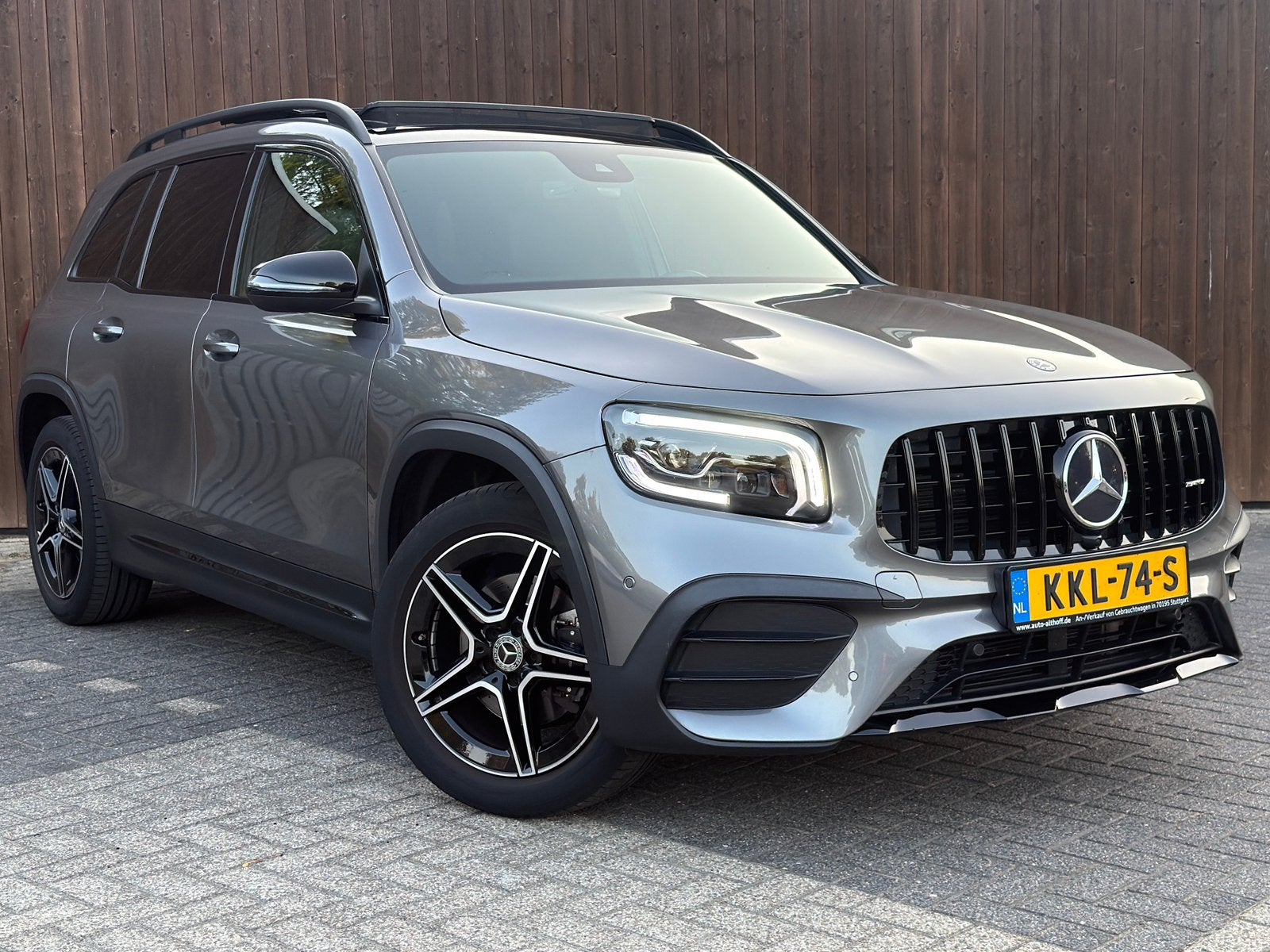 MERCEDES GLB 200 AMG LINE, PANO,CARPLAY,MULTIBEAM,WIDESCREEN, Auto's, Automaat, Dealer onderhouden, Verwarmde buitenspiegels, 4 cilinders
