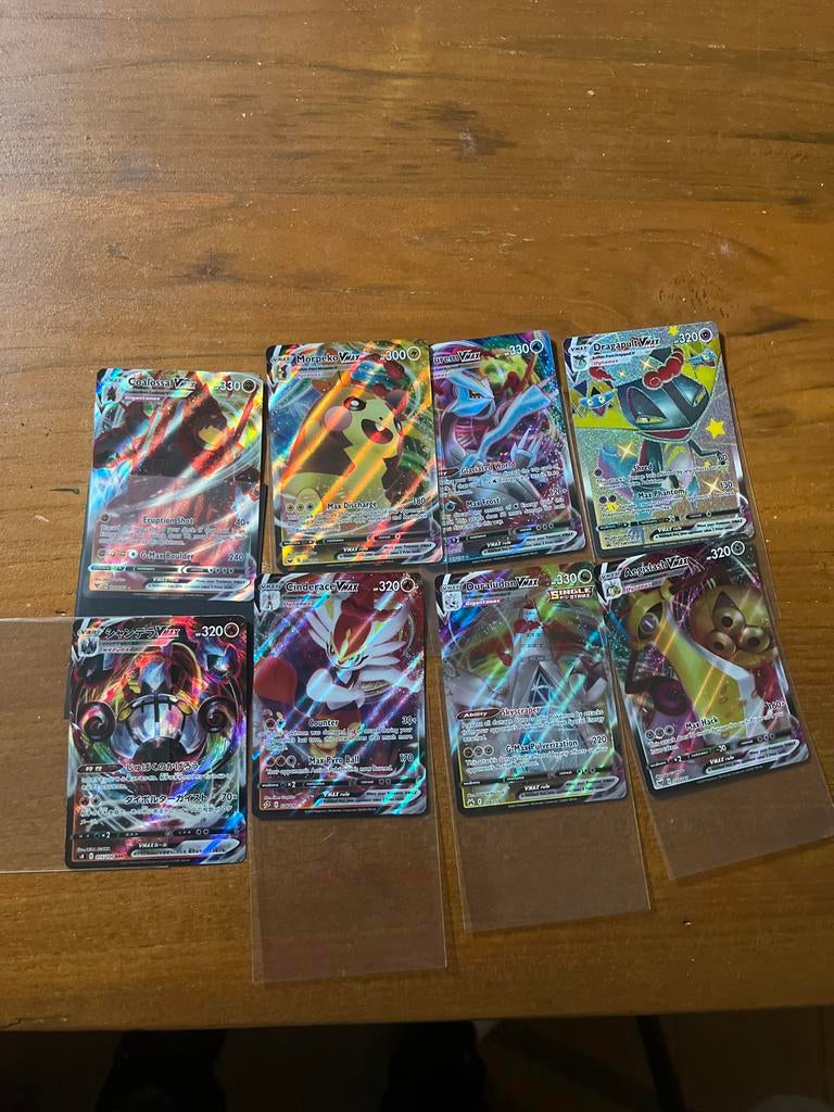 8 V-Max Pokémon kaarten - Zeldzaam en in goede staat, Ophalen of Verzenden, Nieuw, Meerdere kaarten, Foil