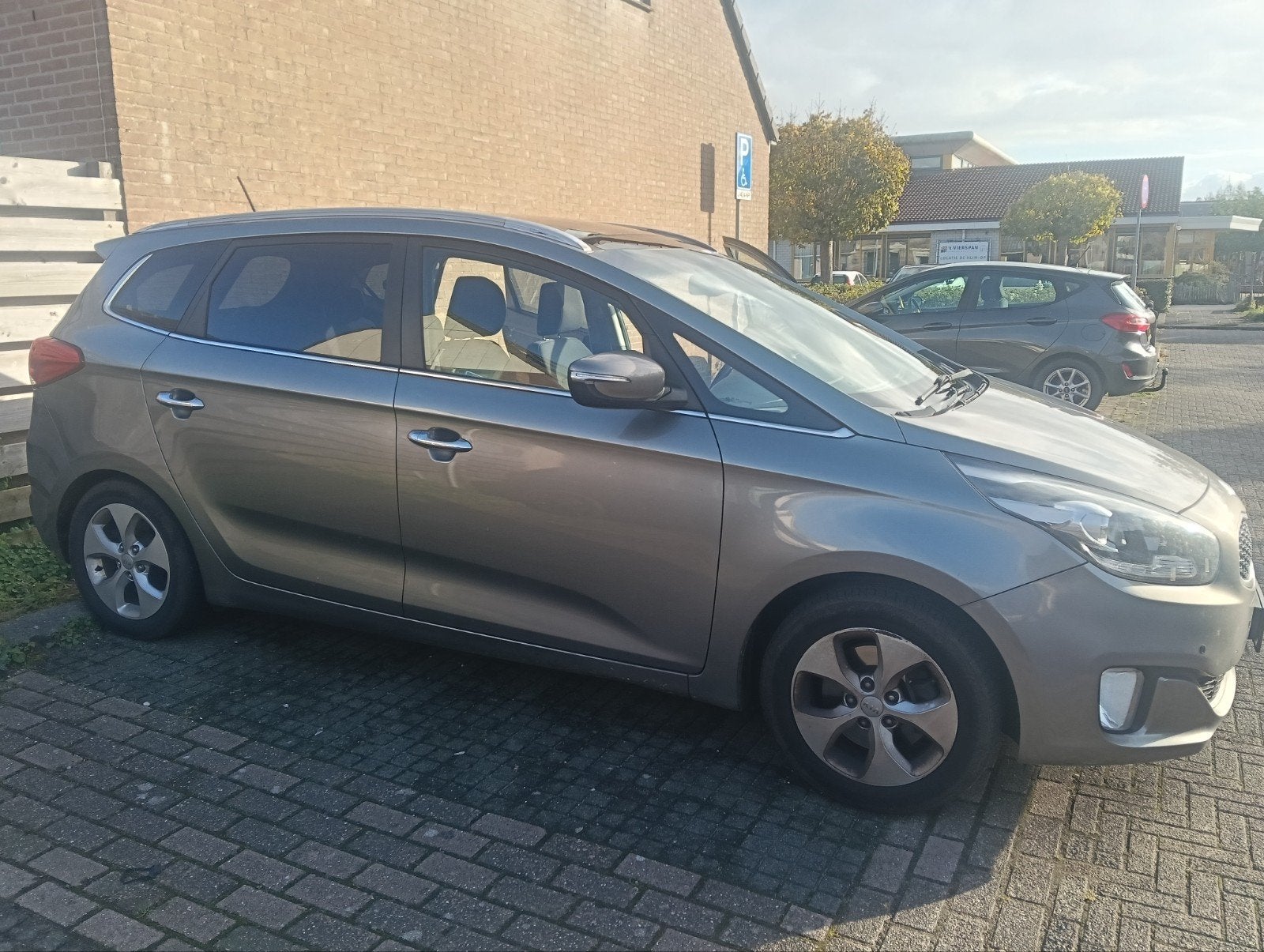 Kia Carens 1.6 7 persoons NIEUWE APK!, Voorwielaandrijving, 730 kg, 1591 cc, 4 cilinders