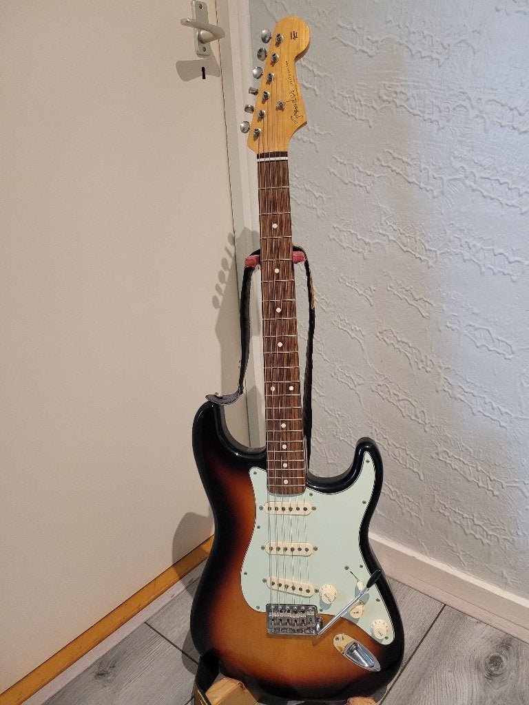 Fender Stratocaster met versterker e.d. (in een koop.), Muziek en Instrumenten, Snaarinstrumenten | Gitaren | Elektrisch, Zo goed als nieuw