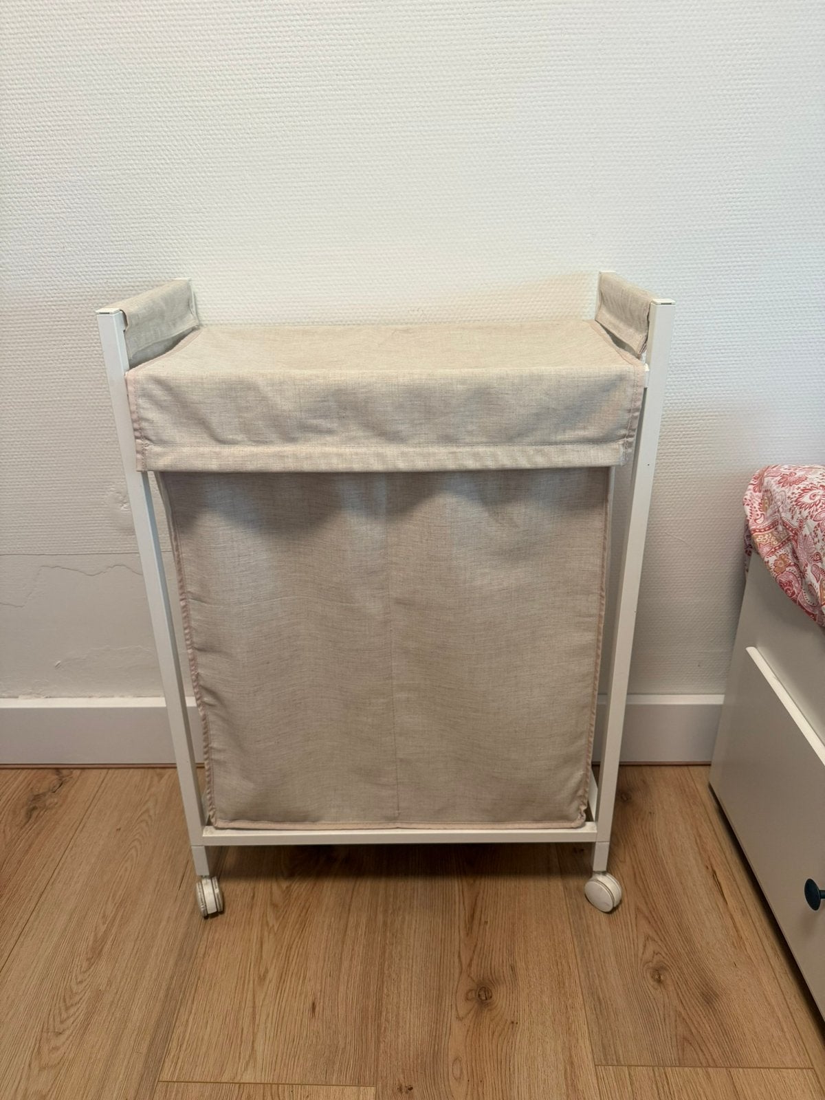 IKEA ENHET Laundry Basket with Frame – Good Condition, Ophalen, Zo goed als nieuw, Wit