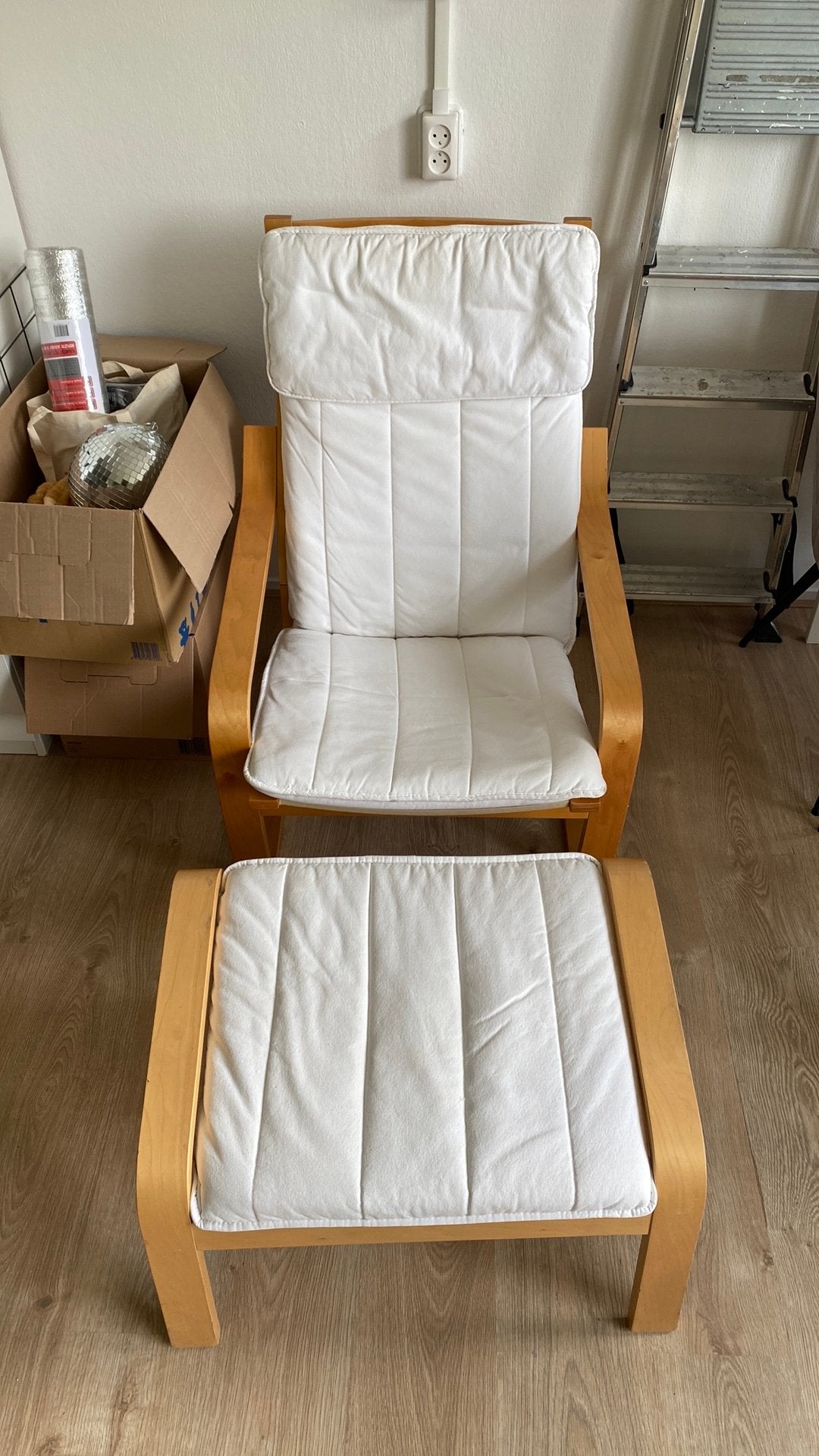 Ikea poäng met voetenbankje, Huis en Inrichting, Fauteuils, Ophalen, Zo goed als nieuw, 50 tot 75 cm