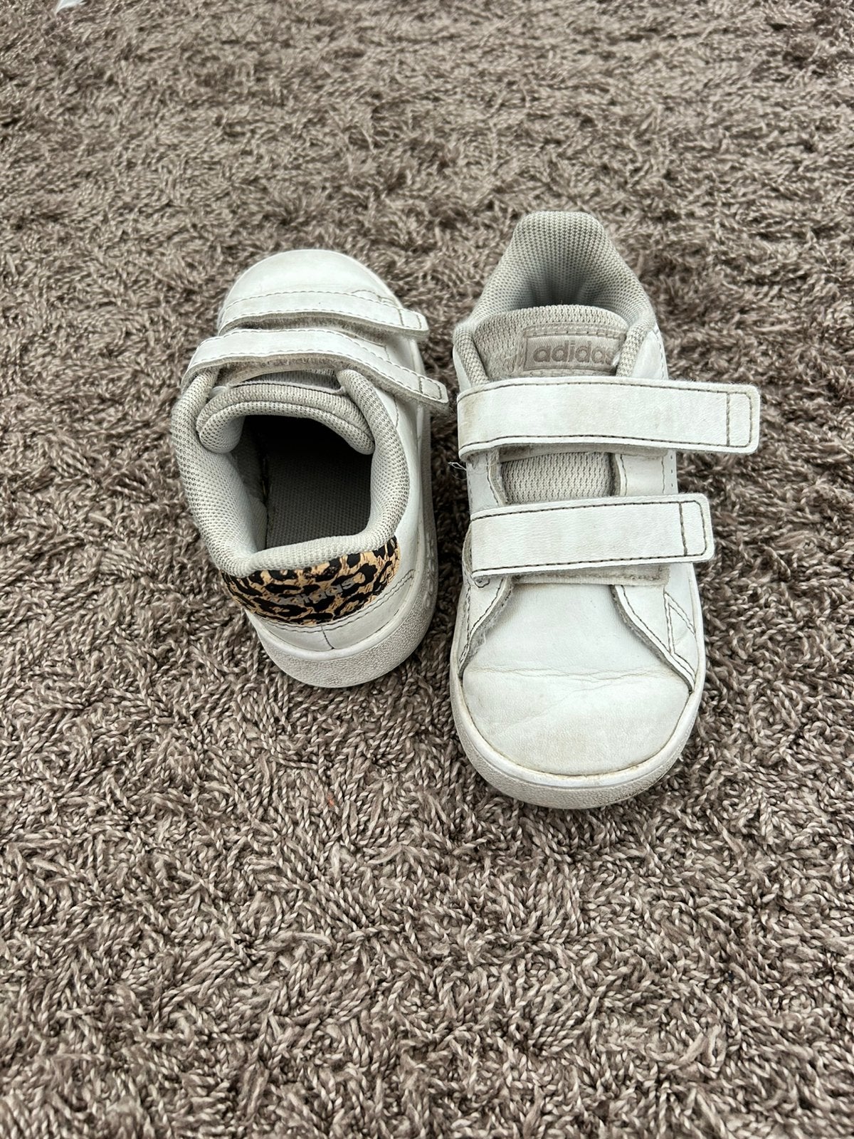 Adidas gympen met panterprint en klittenband. Maat 24, Schoentjes, Meisje, Ophalen of Verzenden, Zo goed als nieuw