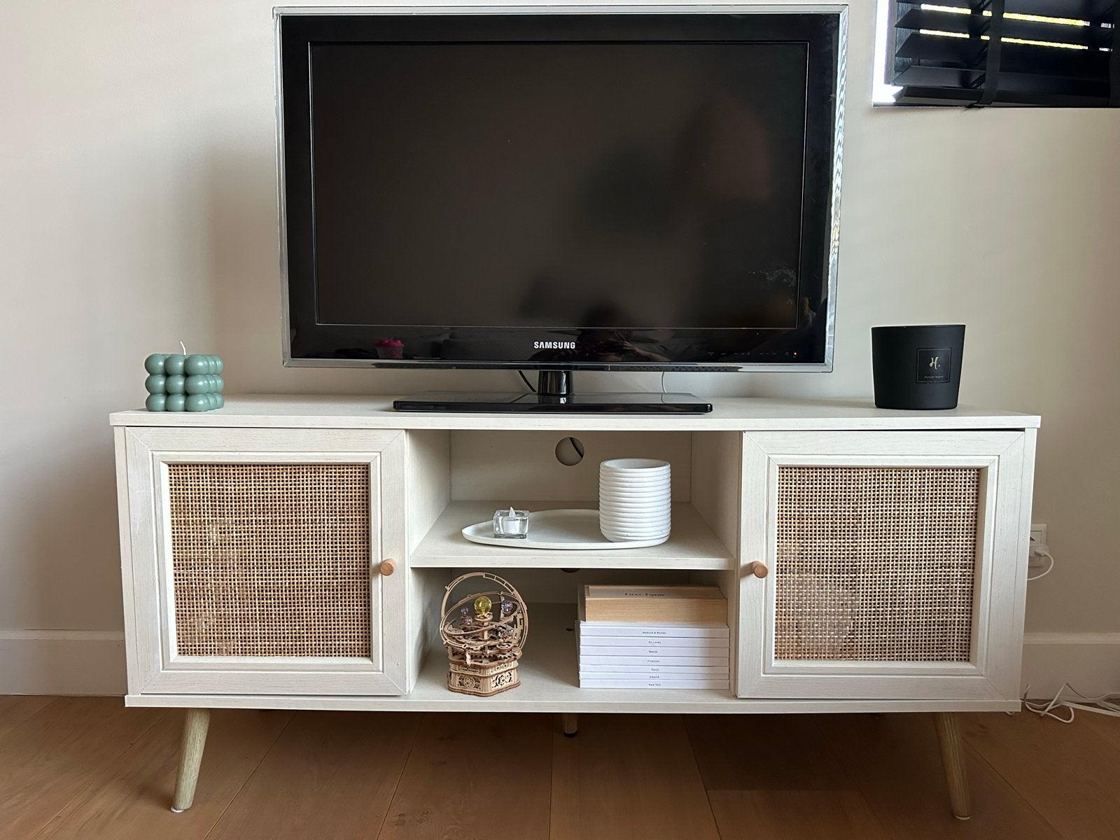 TV-meubel met rotan deuren, Ophalen, 100 tot 150 cm, Zo goed als nieuw, 25 tot 50 cm