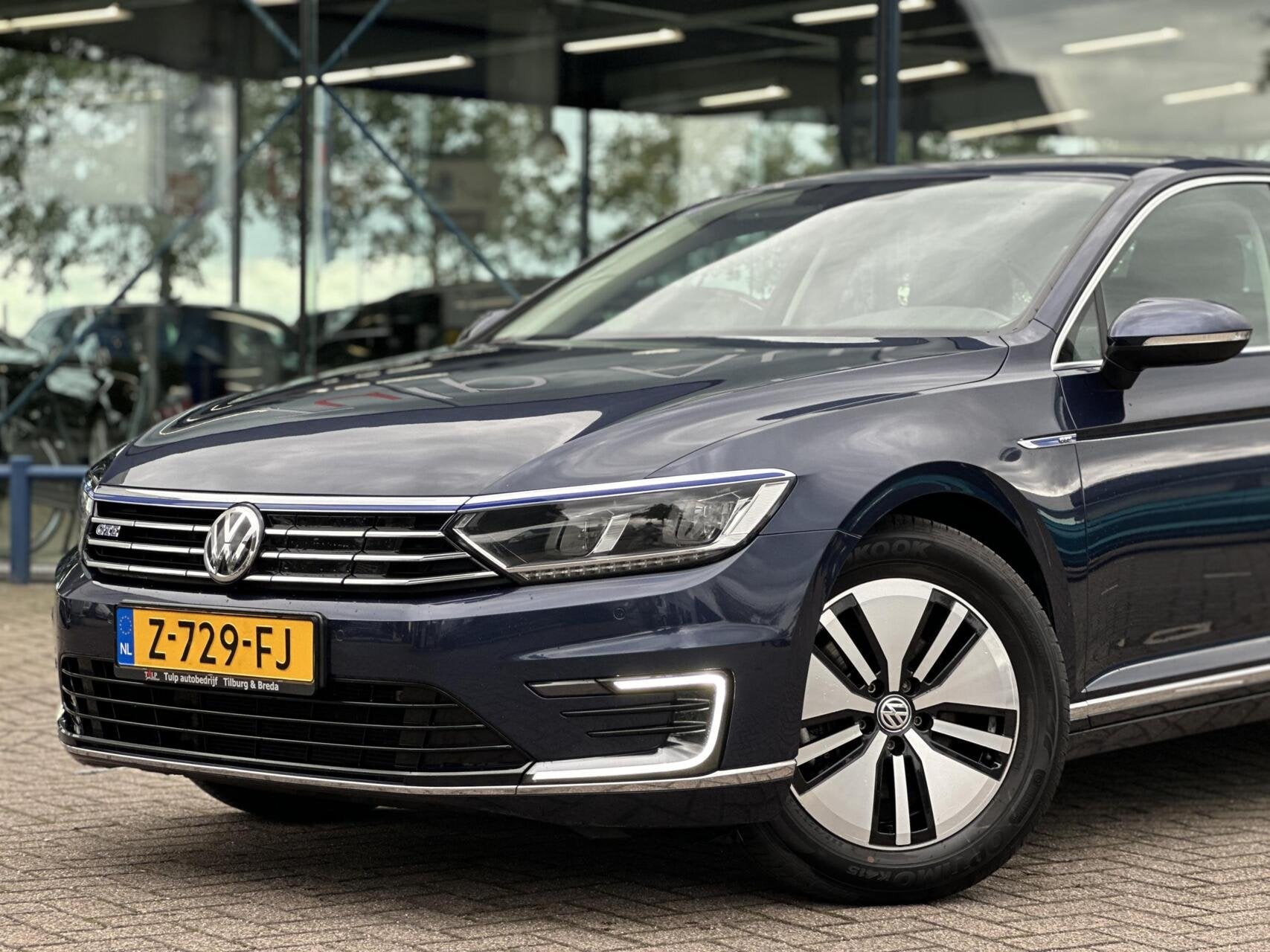 Volkswagen Passat 1.4 TSI GTE Plug-in DSG sedan 2017 1e eig, Auto's, Dealer onderhouden, Gebruikt, Zwart, Leder