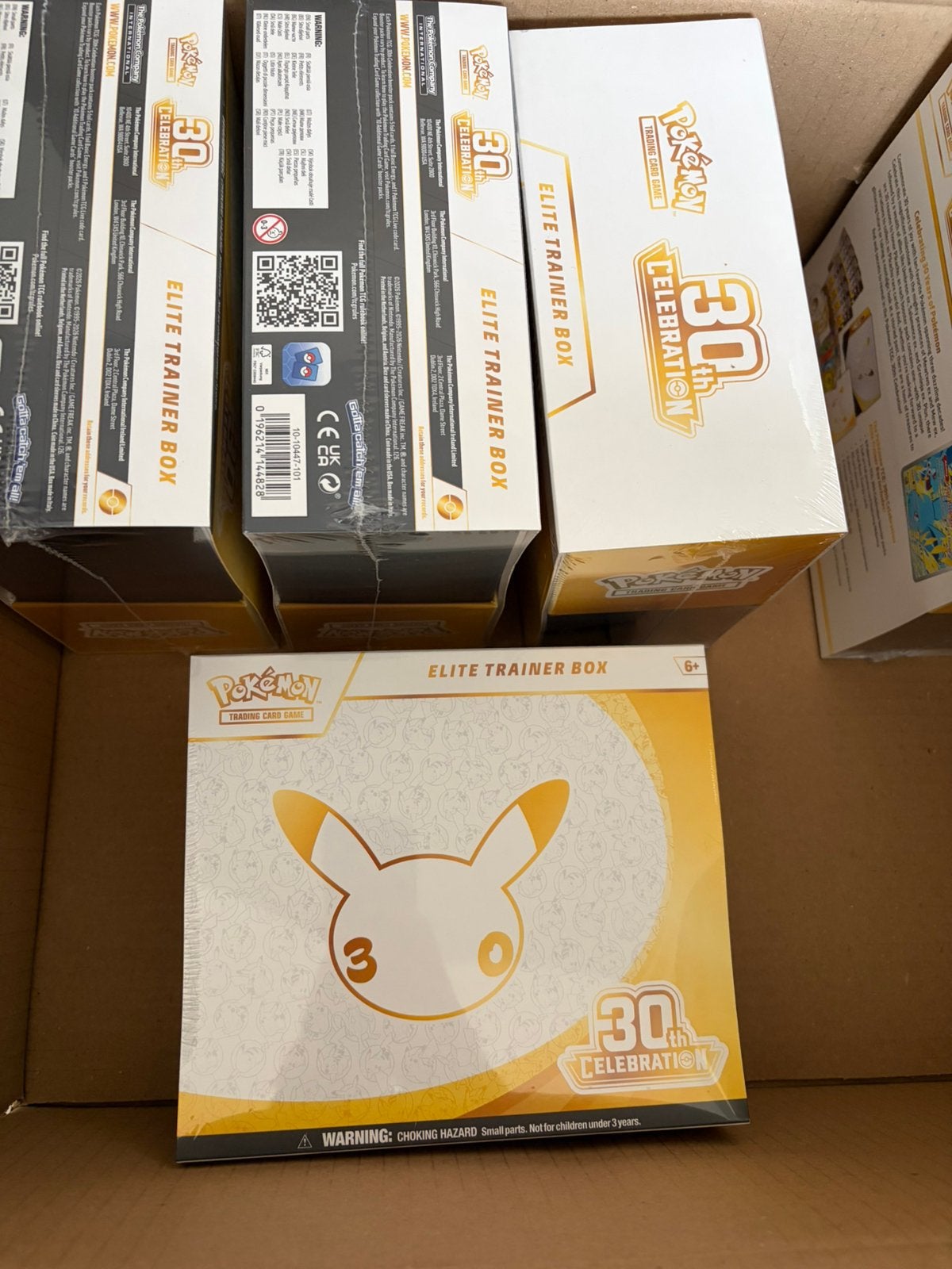 Pokémon TCG 30th Celebration Elite Trainer Box (ETB) – 2026, Ophalen of Verzenden, Zo goed als nieuw, Foil