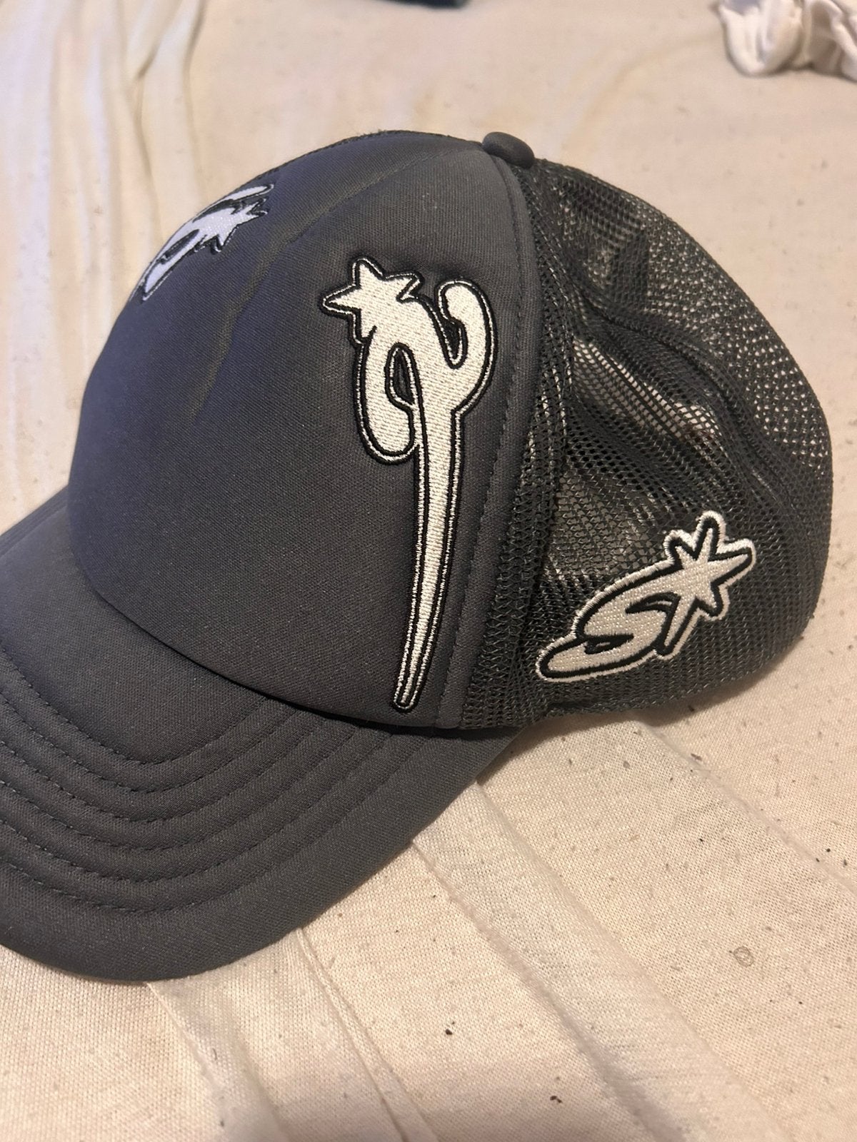 Snipes Trucker Cap - Donkergrijs met Wit Logo, Kleding | Heren, Ophalen of Verzenden, Zo goed als nieuw, One size fits all, Pet