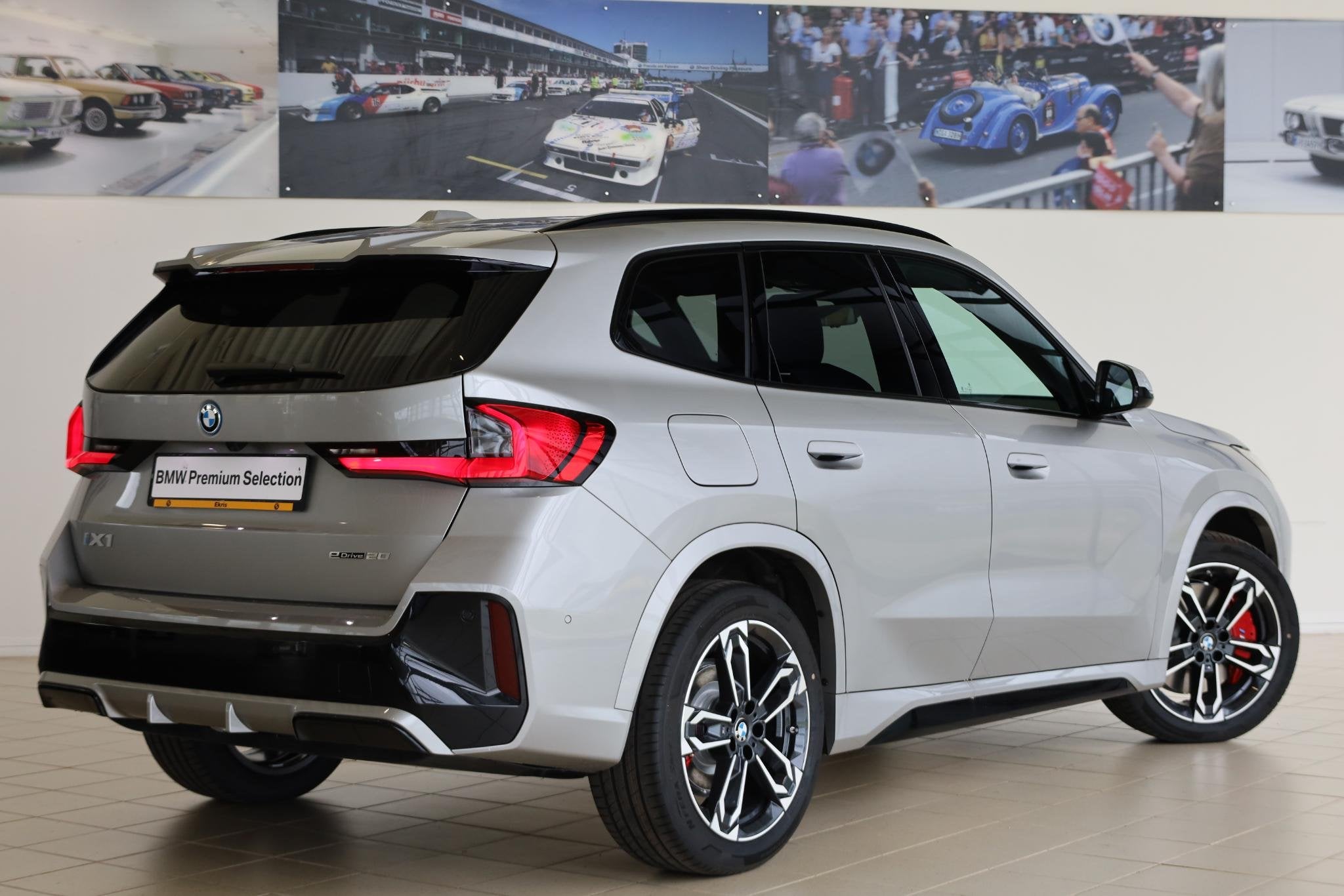 BMW iX1 eDrive20 | M Sportpakket Pro | Premium Pack | Drivin, Auto's, 514 km, Metallic lak, Met garantie (alle), 204 pk