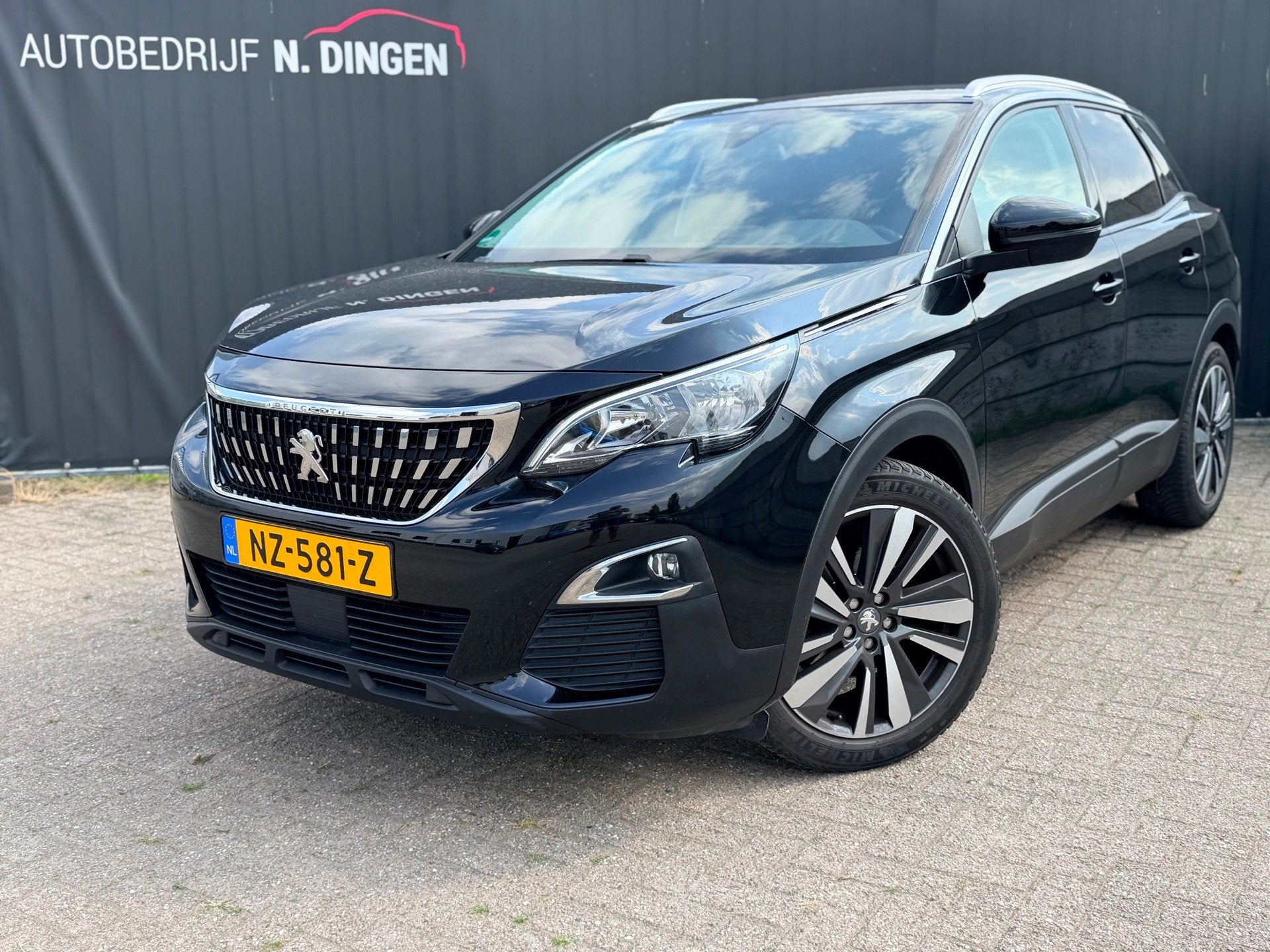 Peugeot 3008 1.2 PureTech nieuwe motor met garantie!, Gebruikt, 1199 cc, Leder en Stof, Zwart