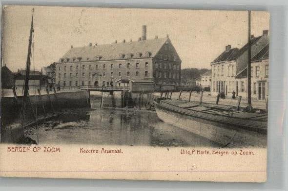 Bergen op Zoom Kazerne Arsenaal laag water aan de haven 1907