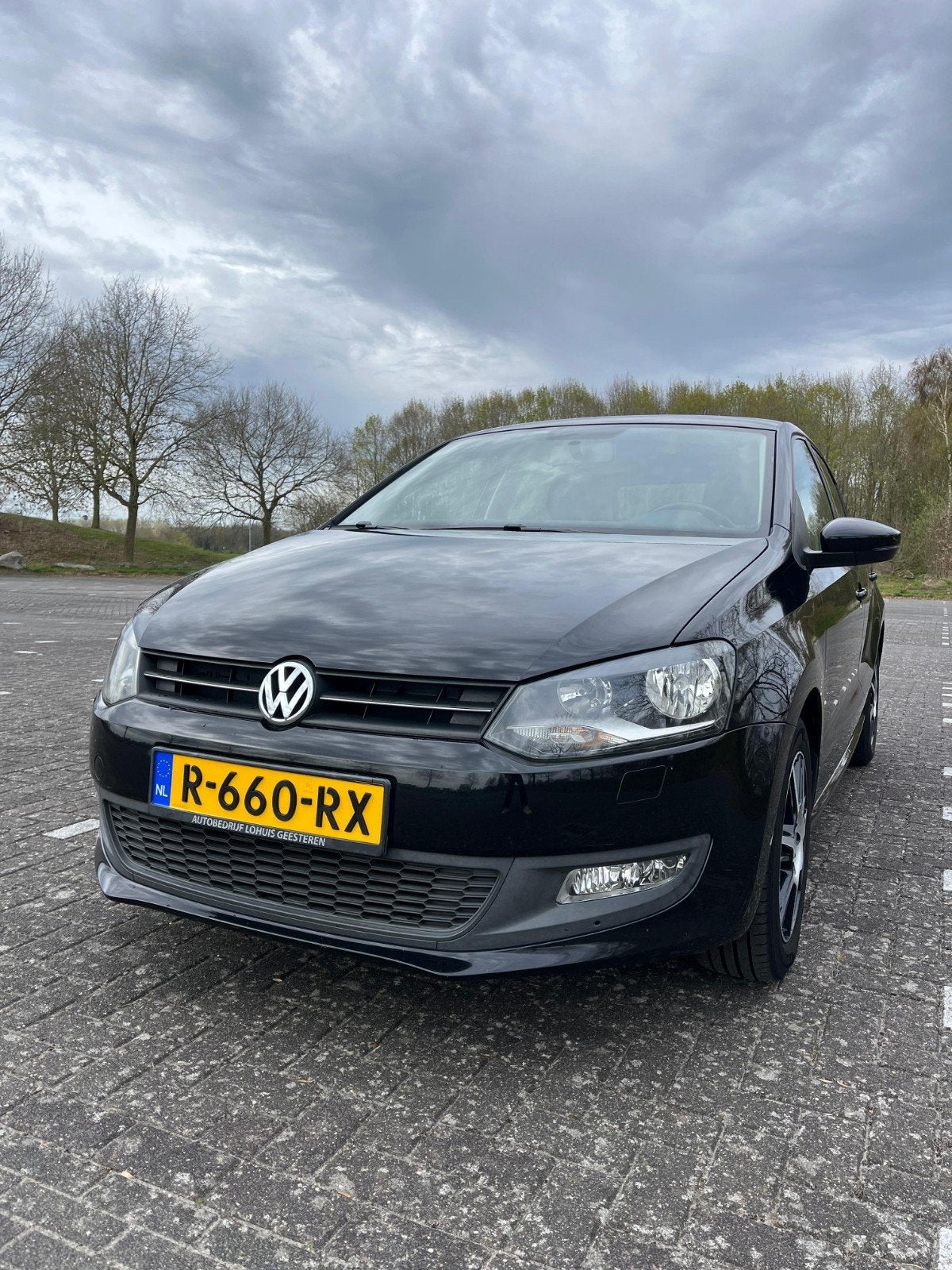 Volkswagen Polo 1.4 16V FSI 63KW 2011 Zwart, Auto's, Volkswagen, Voorwielaandrijving, 970 kg, Stof, 40 €/maand