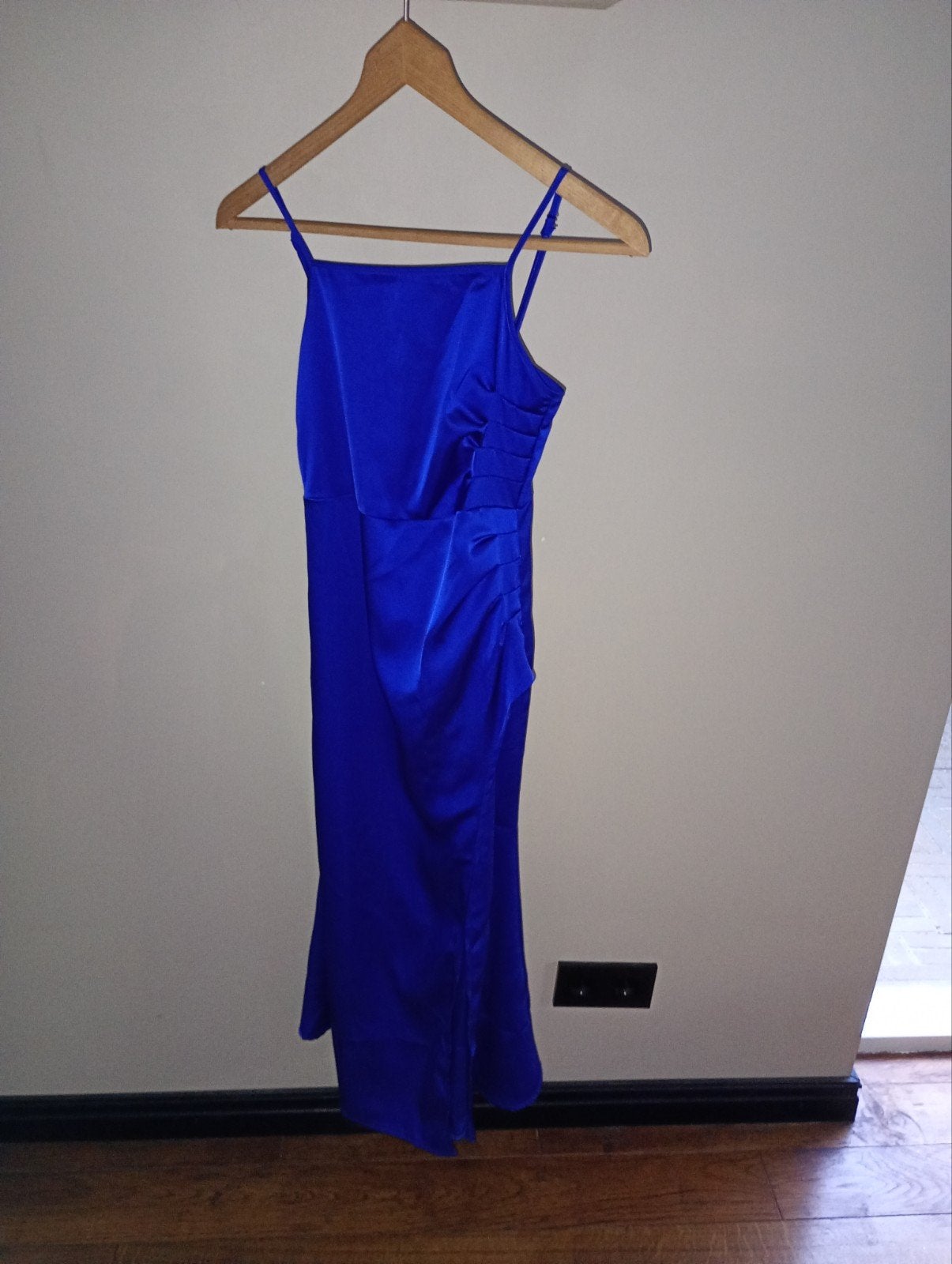 Hoge split jurk in koningsblauw, Kleding | Dames, Jurken, Blauw, Ophalen of Verzenden, Zo goed als nieuw, Maat 34 (XS) of kleiner