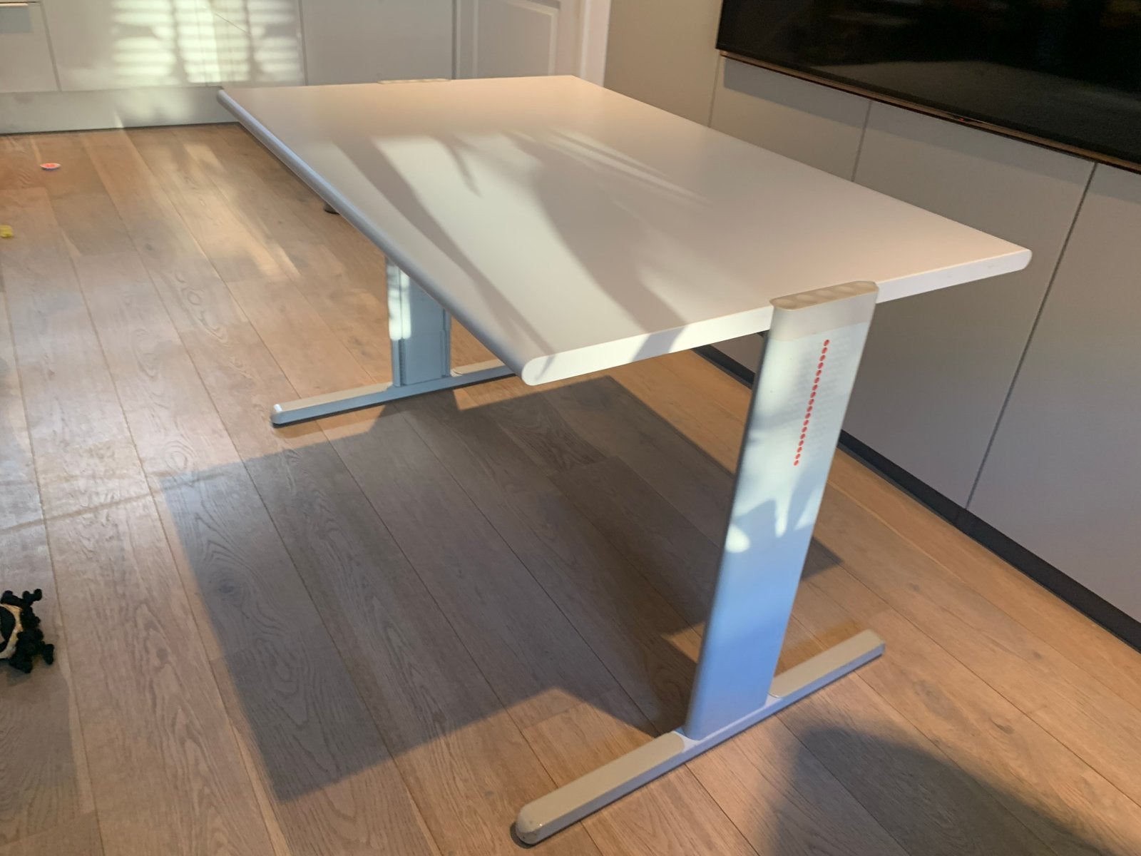 Verstelbaar bureau - ideaal voor thuiswerken 120x80, Ophalen, Zit-sta bureau, Gebruikt, Metaal