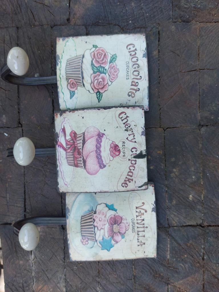 Kapstok 3 haken cupcake chocolade banket gebak taartjes, Ophalen of Verzenden, Gebruikt, Cupcakes, Bakvorm