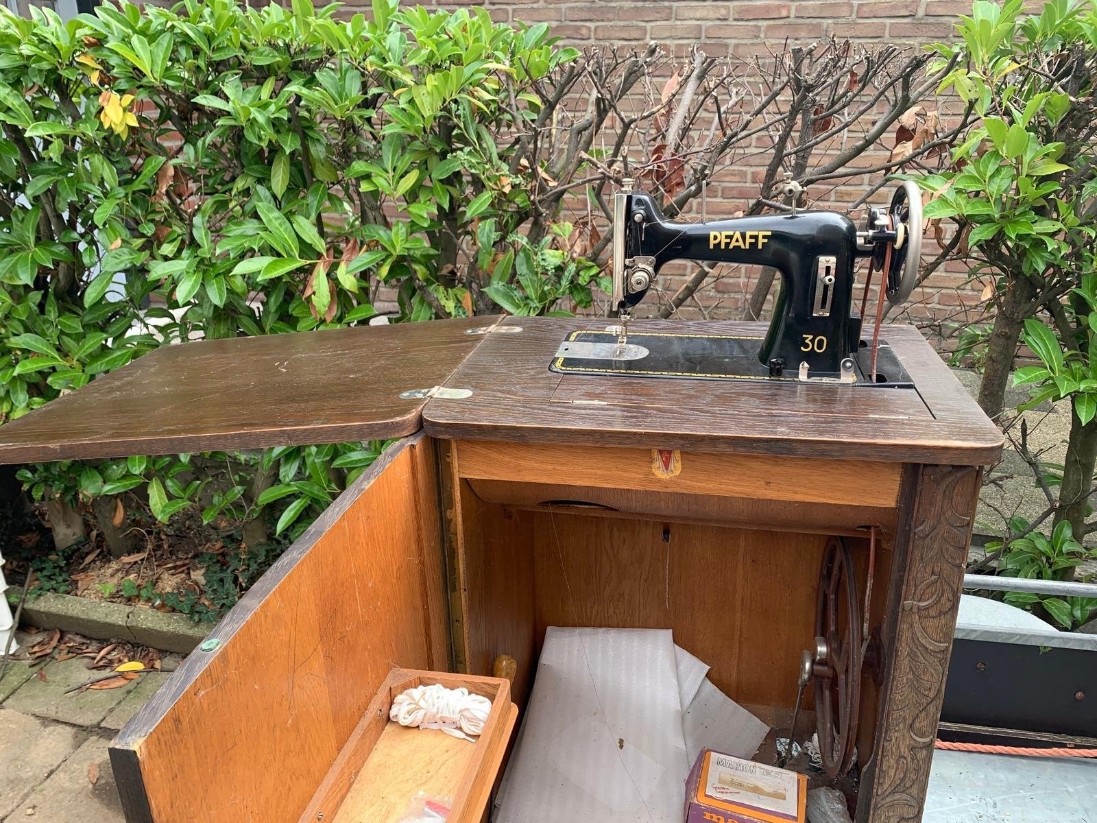 Antieke PFAFF  30  Naaimachine met houten onderstel, Antiek en Kunst, Ophalen
