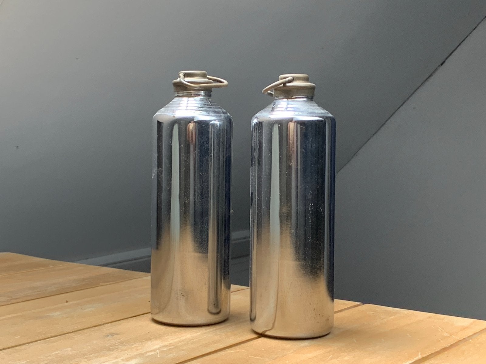 Set van 2 vintage aluminium kruiken - 0,5 liter, Antiek en Kunst, Ophalen of Verzenden