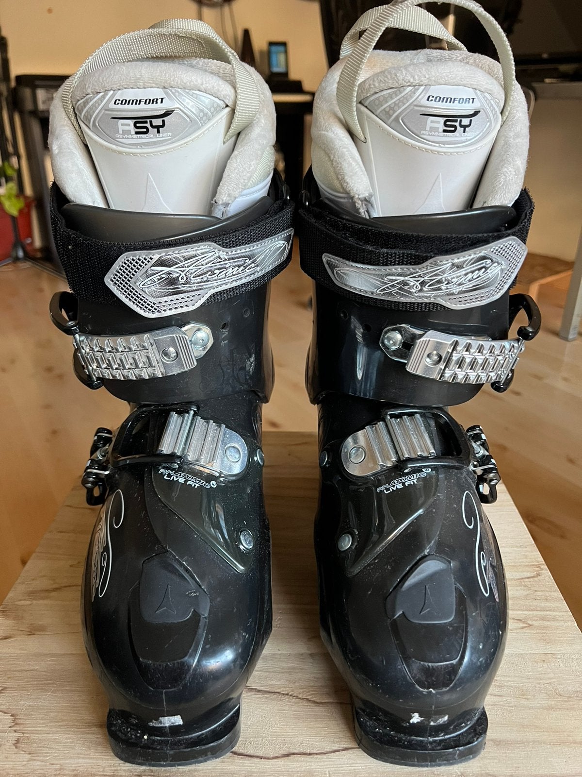 Atomic Life Fit skischoenen 27-27.5, antraciet, izgs, Sport en Fitness, Skiën en Langlaufen, Ophalen, 160 tot 180 cm, Schoenen