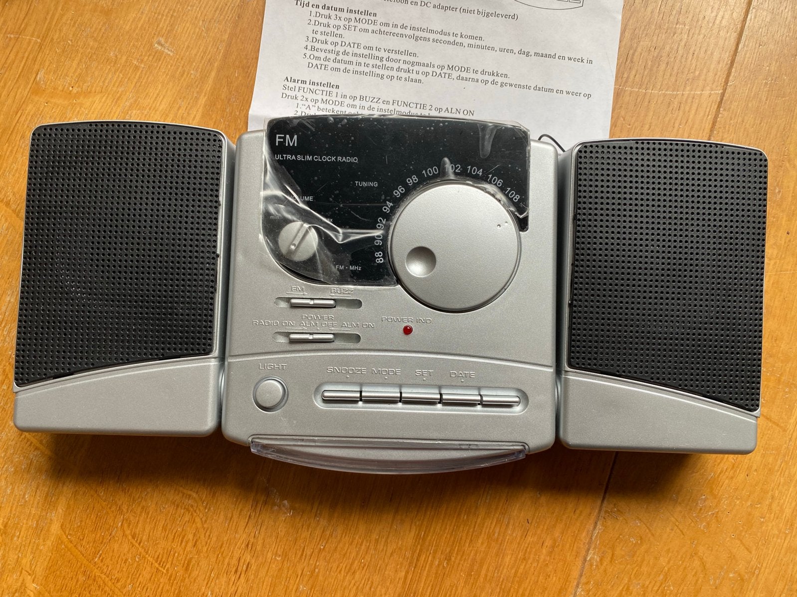 Radio - wekker, Ophalen of Verzenden, Zo goed als nieuw
