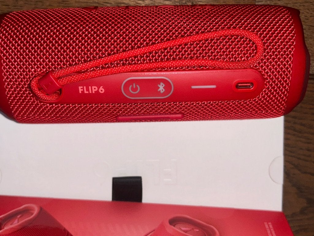 Foto 5 van JBL Flip 6 Rood - Draagbare Bluetooth Speaker *~~nieuw~~*
