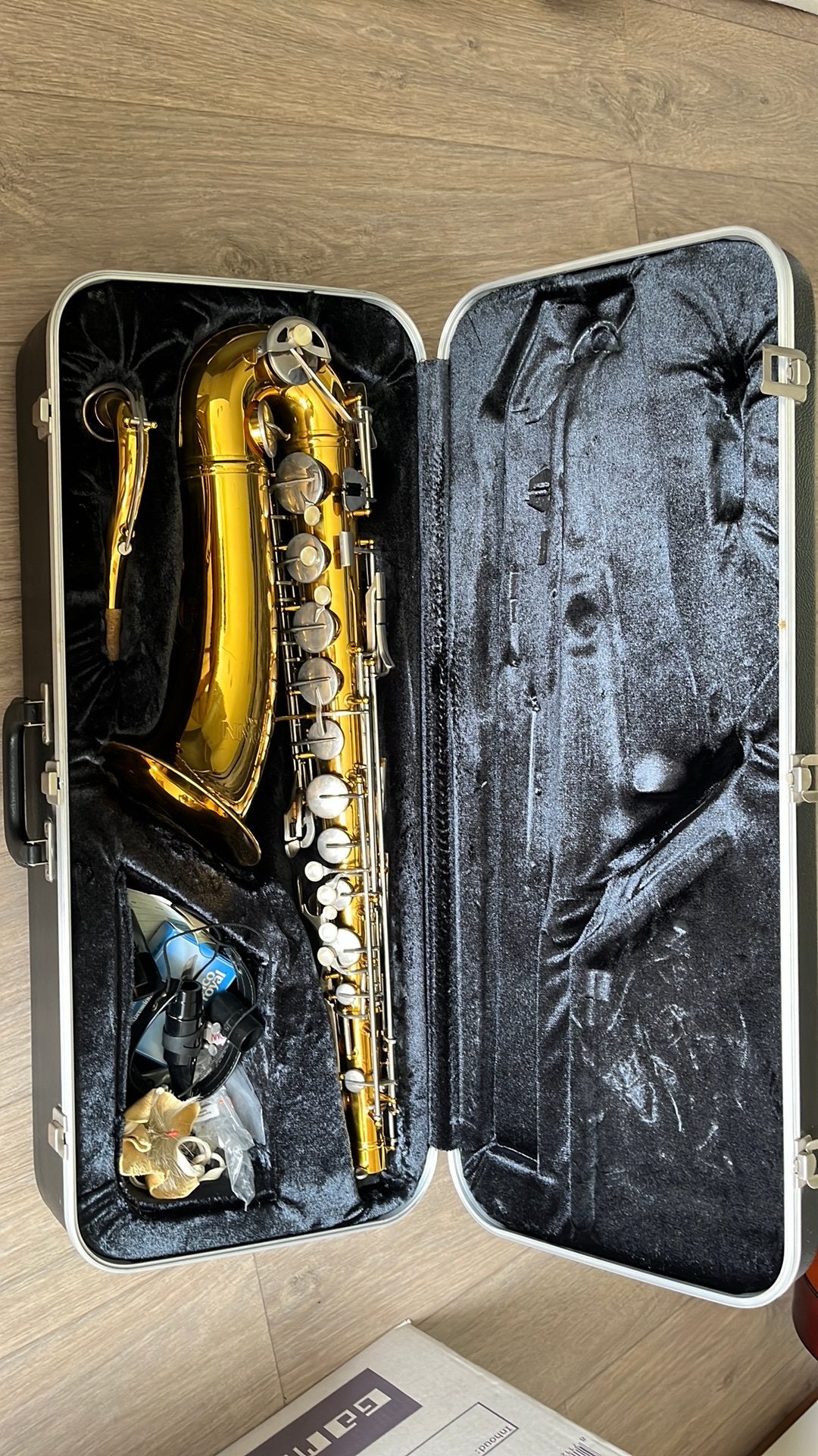 Tenor Saxofoon met Koffer en Accessoires, Ophalen, Zo goed als nieuw, Tenor, Met koffer
