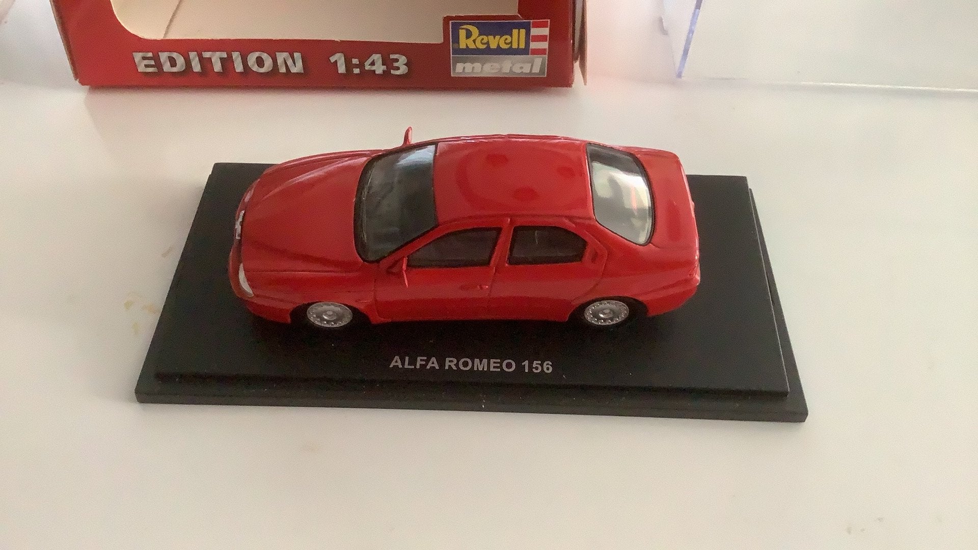 Alfa Romeo 156 Revell nieuwstaat 1/43 in verpakking, Ophalen of Verzenden, Zo goed als nieuw, Auto