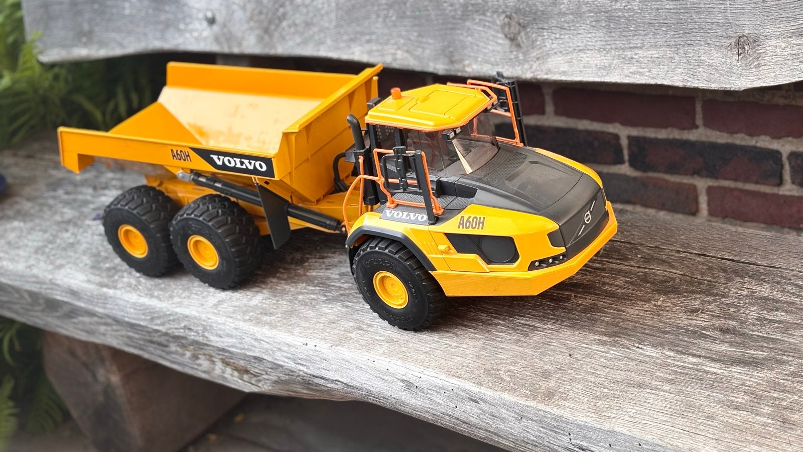 Bruder Volvo A60H dumptruck (artikelnummer 02455), Kinderen en Baby's, Speelgoed | Speelgoedvoertuigen, Ophalen of Verzenden, Zo goed als nieuw