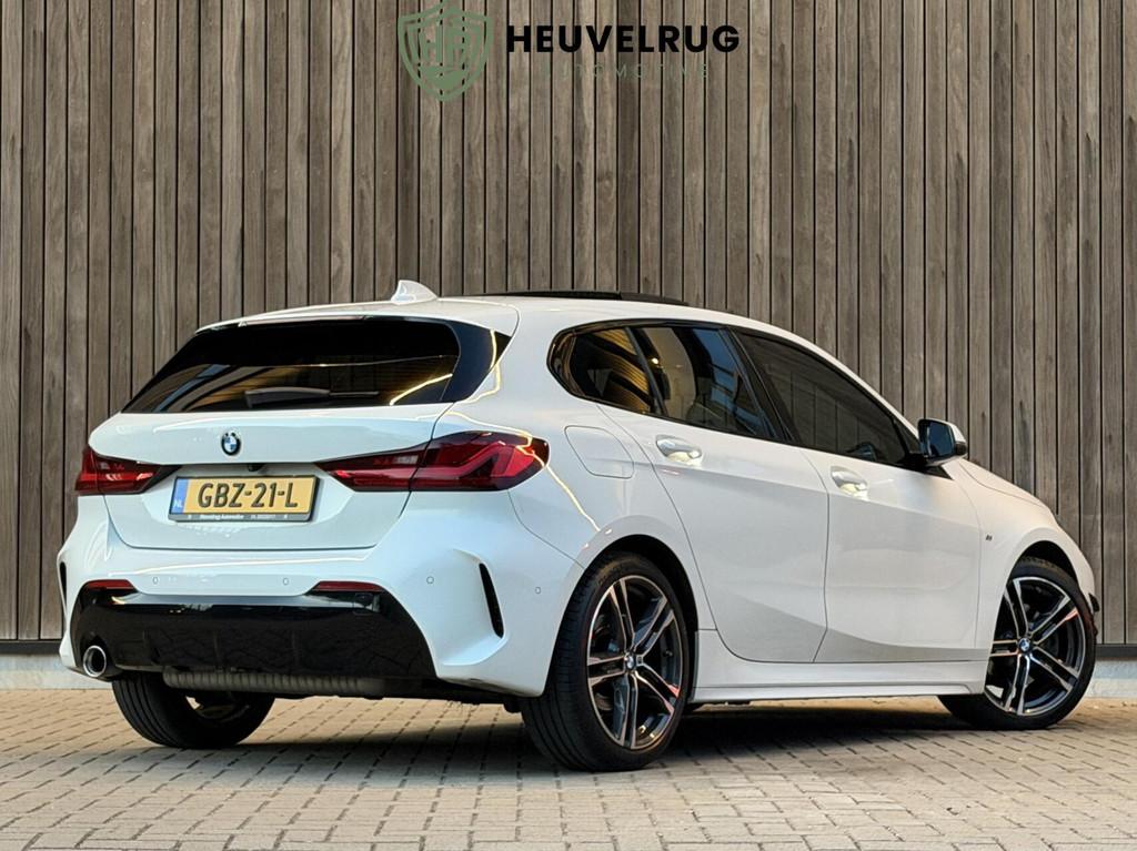 BMW 1-serie 118i M Sport High Executive | PANODAK | COMPLEET, Auto's, Achterwielaandrijving, 4 cilinders, Wit, Leder