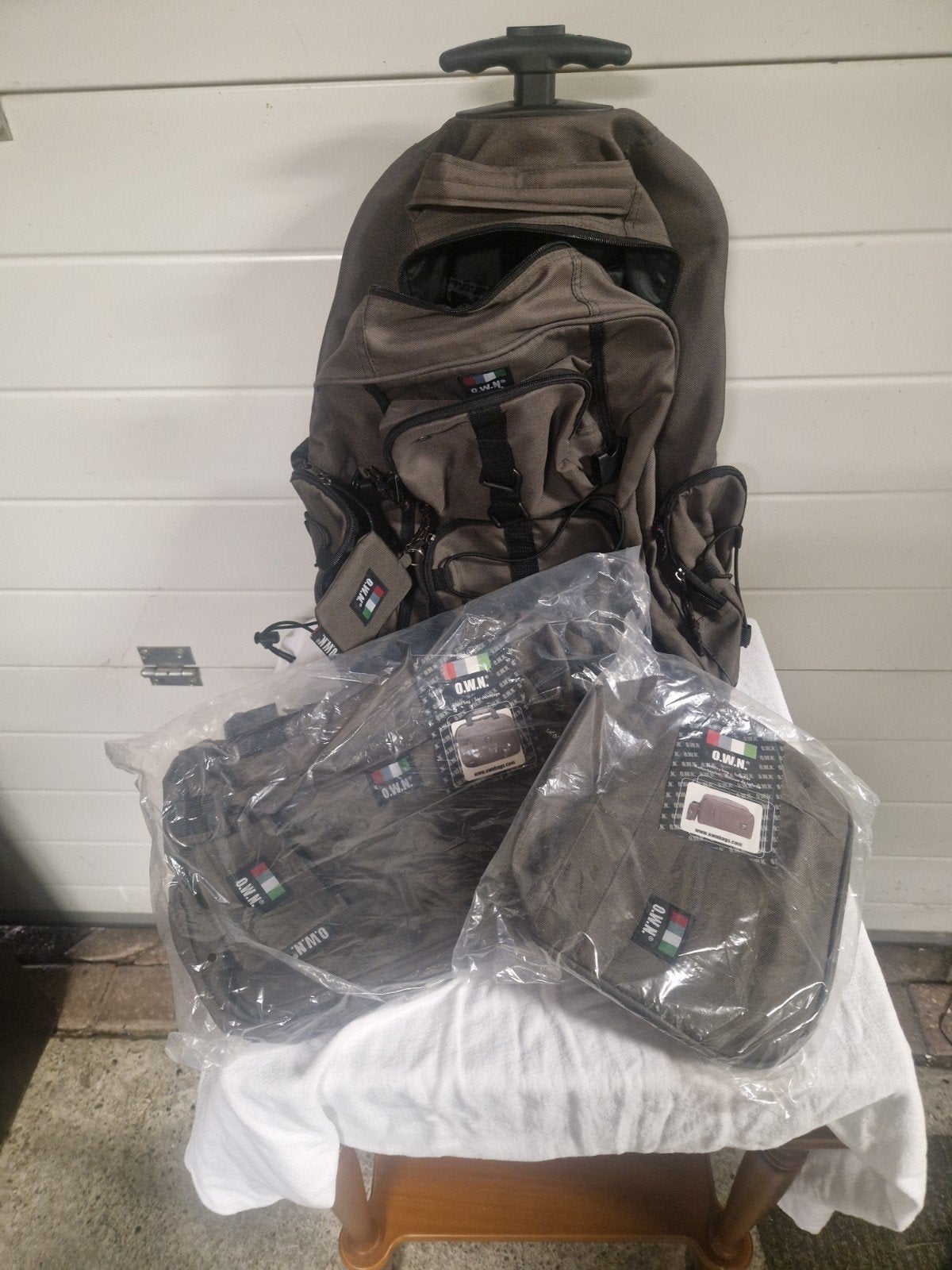 own backpacktas met wielen trekstang toilet tas flight bag, Ophalen of Verzenden, Nieuw, Groen, 30 cm of meer
