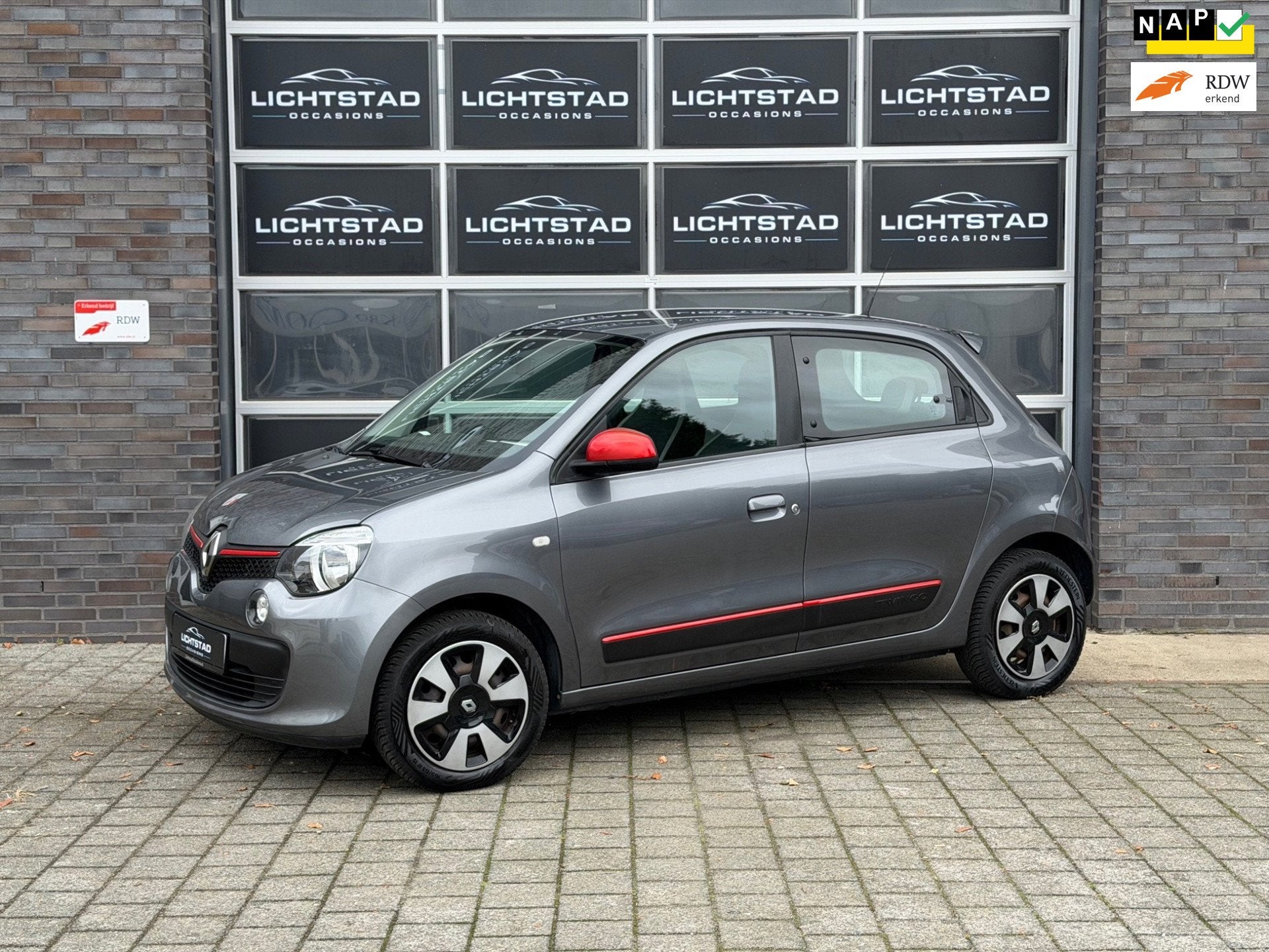 Renault Twingo 1.0 SCe Collection APK 11-27 AIRCO ONDERHOUD, Auto's, Gebruikt, 840 kg, 4 stoelen, Origineel Nederlands