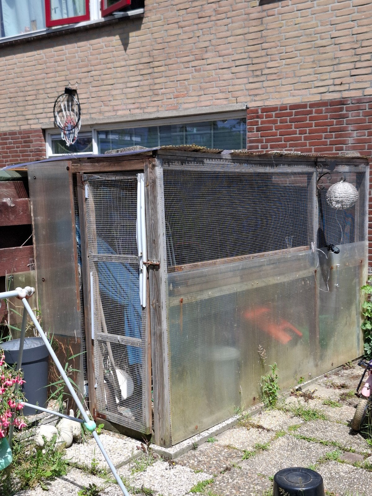 Gratis op te halen: Een grote wat oudere vogelvolière., Tuin en Terras, Kassen, Ophalen, Glas, Gebruikt, Aluminium