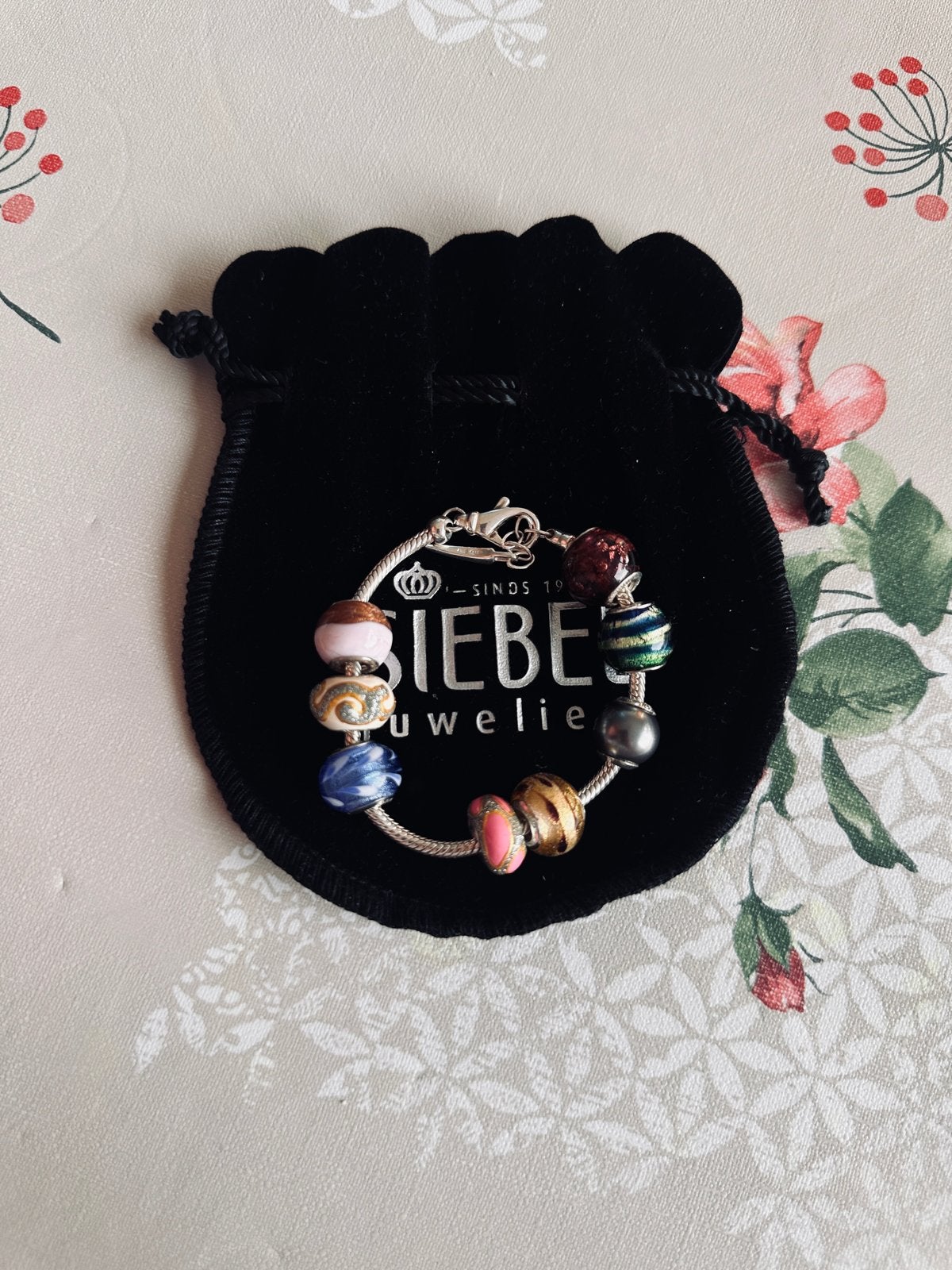 Zilveren bedelarmband met kleurrijke glaskralen, Overige kleuren, Ophalen of Verzenden, Zo goed als nieuw, Met bedels of kralen