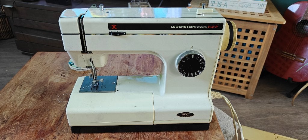 Lewenstein Naaimachine ( iets mis met de motor), Hobby en Vrije tijd, Naaimachines en Toebehoren, Ophalen, Gebruikt, Naaimachine
