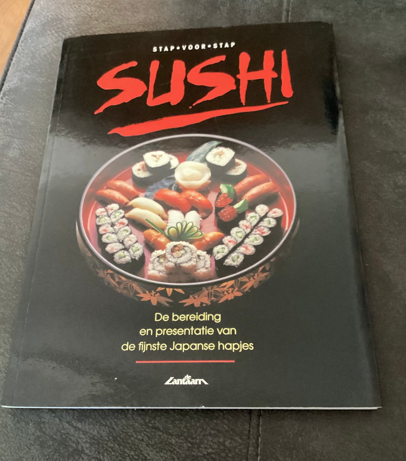 Sushi stap voor stap. Japanse hapjes.  Uitgave Lantaarn, Ophalen of Verzenden, Zo goed als nieuw, Azië en Oosters