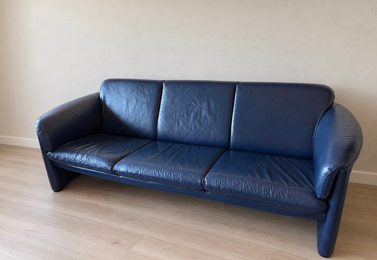 Donkerblauwe leren bank 3 zits, Huis en Inrichting, Ophalen, Zo goed als nieuw, 75 tot 100 cm, Tweepersoons