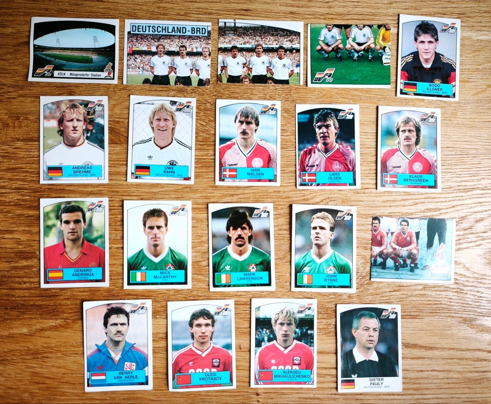 19 Panini Euro 88 stickers, Verzamelen, Sportartikelen en Voetbal, Ophalen of Verzenden, Buitenlandse clubs, Poster, Plaatje of Sticker