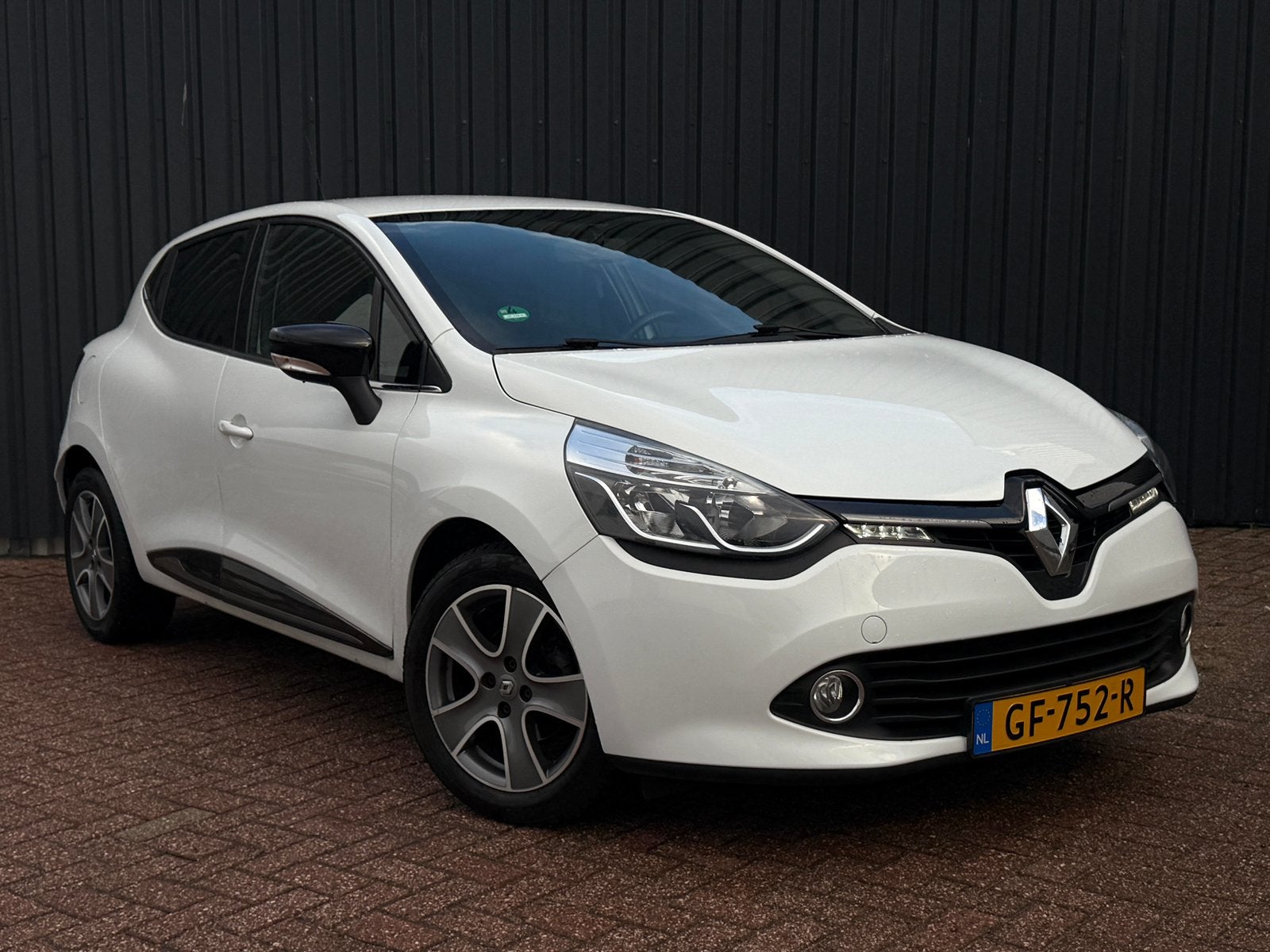 Renault Clio 0.9 TCE Night&Day | NAP | 2015 | LED, Auto's, Voorwielaandrijving, Stof, 40 €/maand, Zwart