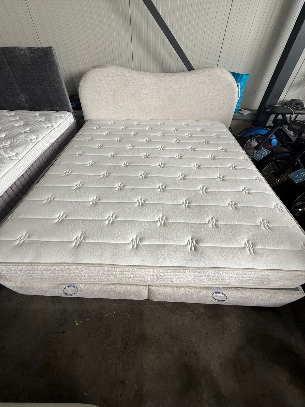Boxspring 180x200 teddy taupe met opbergruimte en matras, Ophalen, Beige, 180 cm, 200 cm