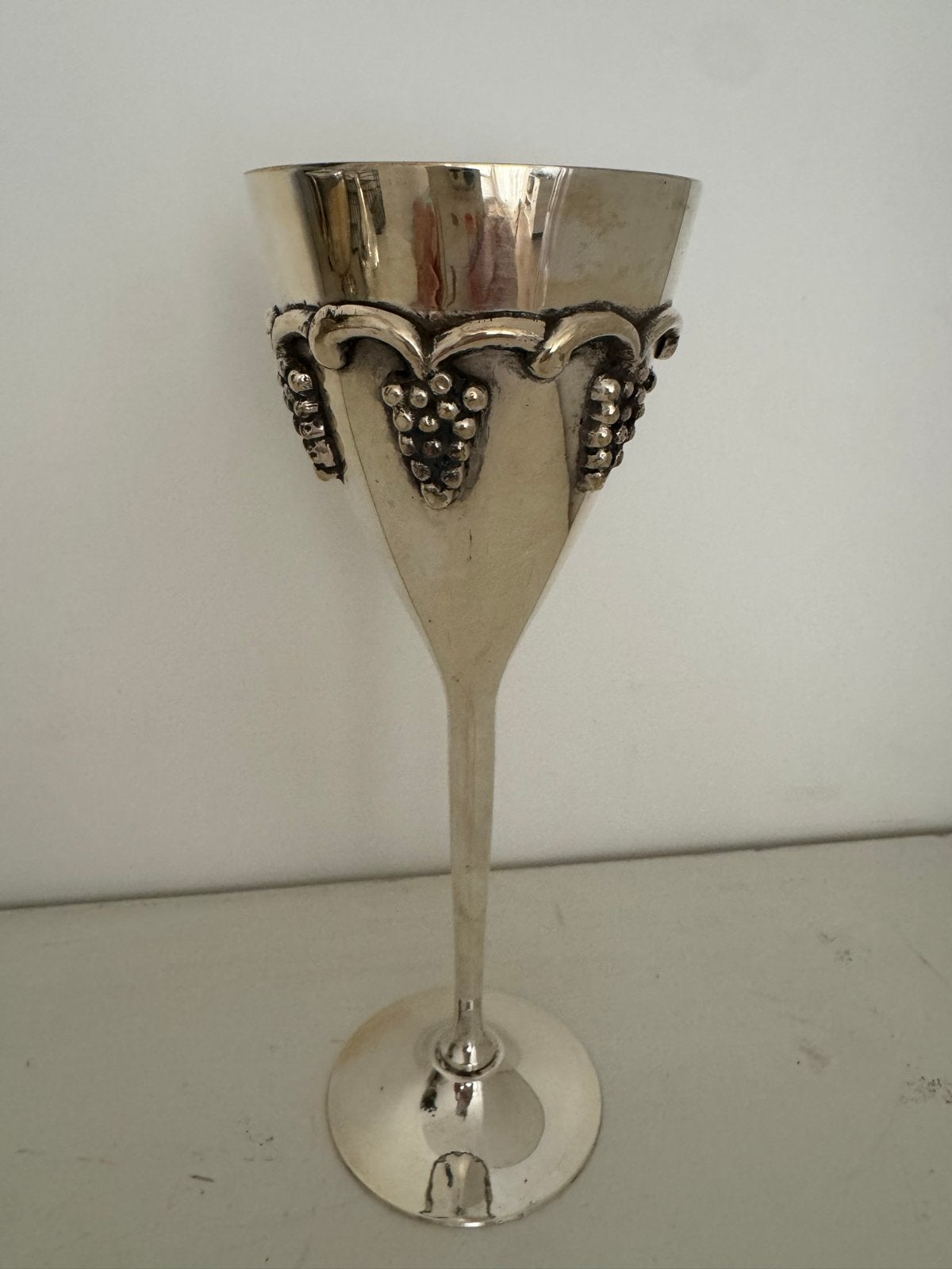 Zilveren verzilverde Beker met Druivenmotief, Antiek en Kunst, Ophalen of Verzenden, Zilver